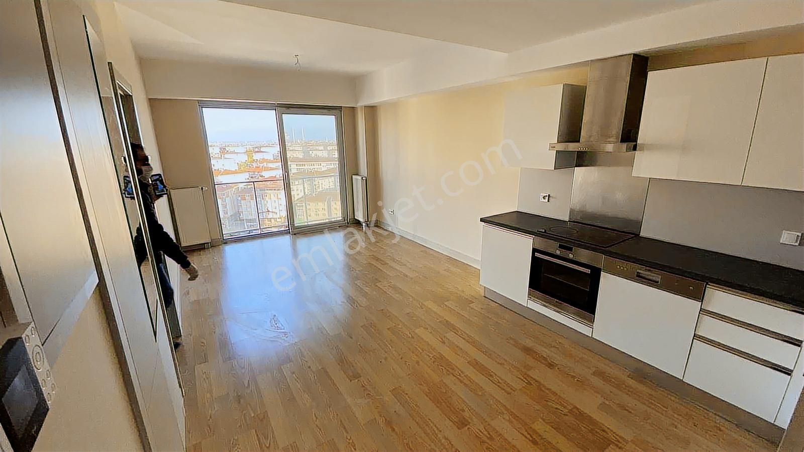 Suryapı Corridor'da Satılık 1+1 66m2 Daire Site İçi Cephe