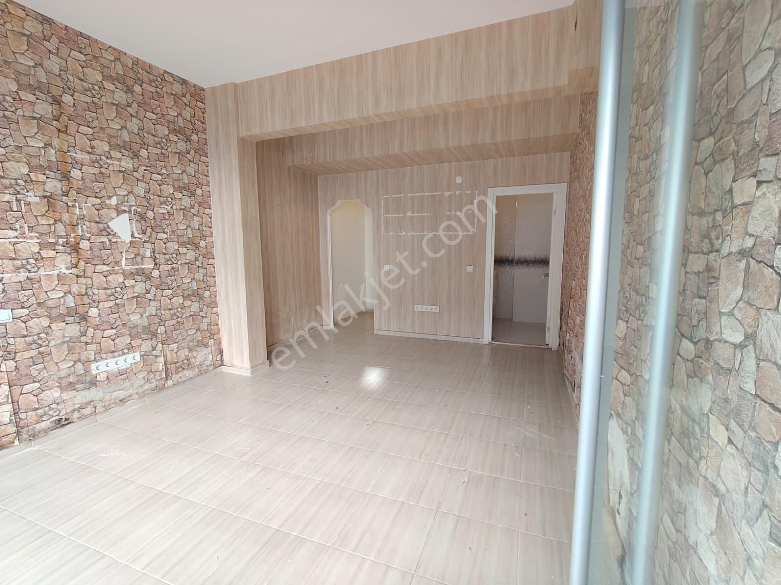 Balçova Bağ Sokak'da Satılık 30 M2 Dükkan