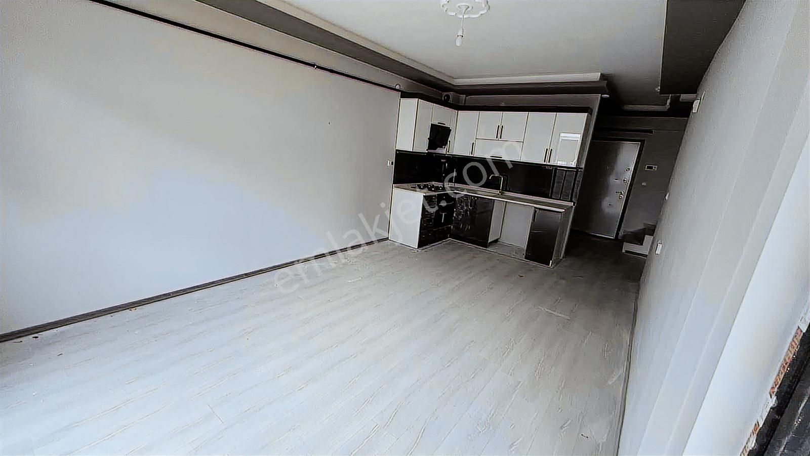 Alaçatı'dan /yerden Isıtma/bulvar Yakını/ Lüks 3+1