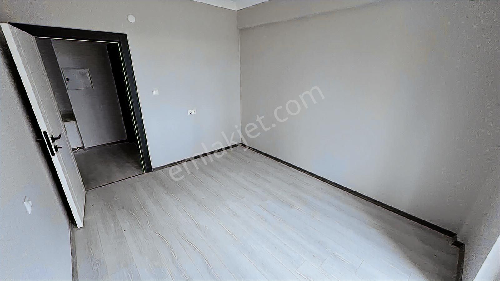 Alaçatı'dan /yerden Isıtma/bulvar Yakını/ Lüks 3+1 - Görsel 11