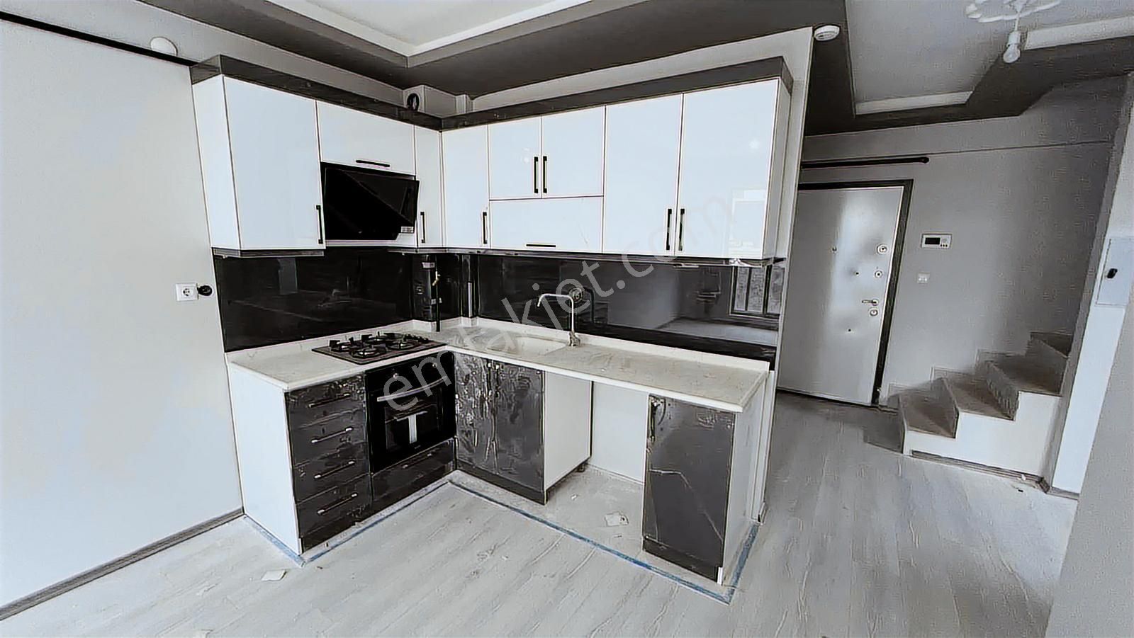 Alaçatı'dan /yerden Isıtma/bulvar Yakını/ Lüks 3+1 - Görsel 20