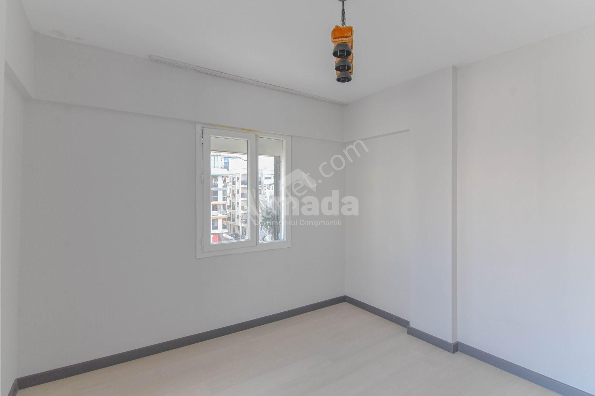 Kuşadası Cumhuriyet Mahallesinde Yenilenmiş 2+1 Daire - Görsel 13