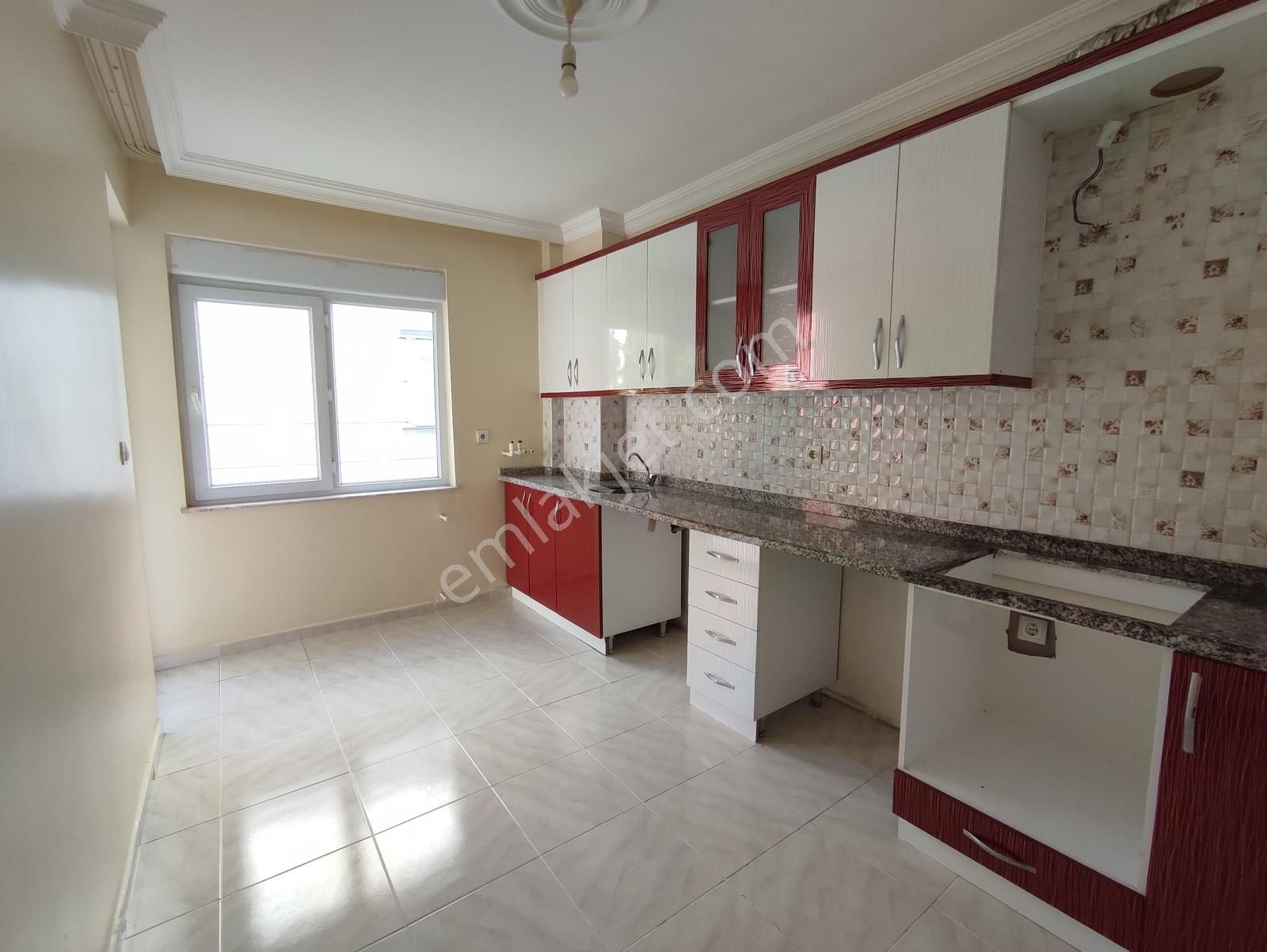 Ahatlı'da Mükemmel Konumda Asansörlü 3+1 Ara Kat Daire - Görsel 12