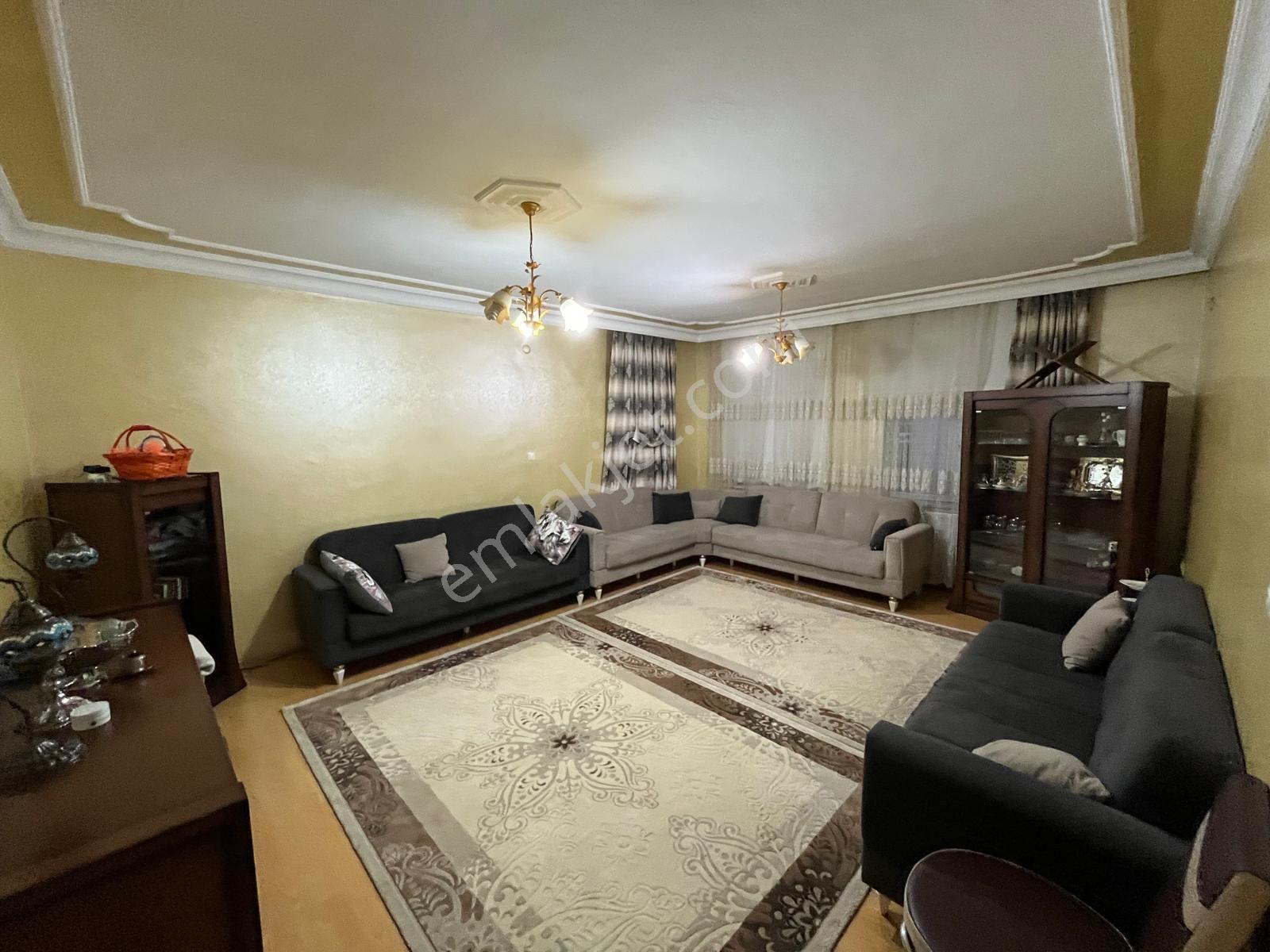 Alipaşa Mahallesinde Satılık Geniş Site İçi 4+1 Daire