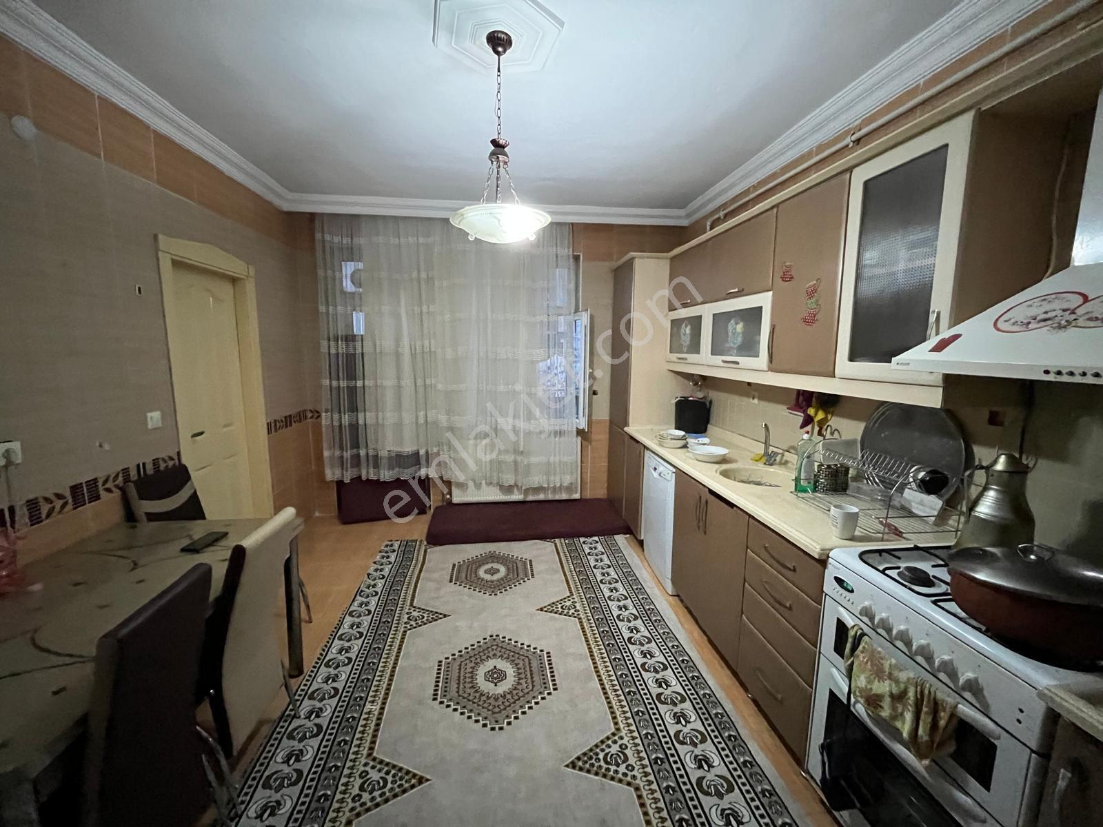 Alipaşa Mahallesinde Satılık Geniş Site İçi 4+1 Daire - Görsel 2
