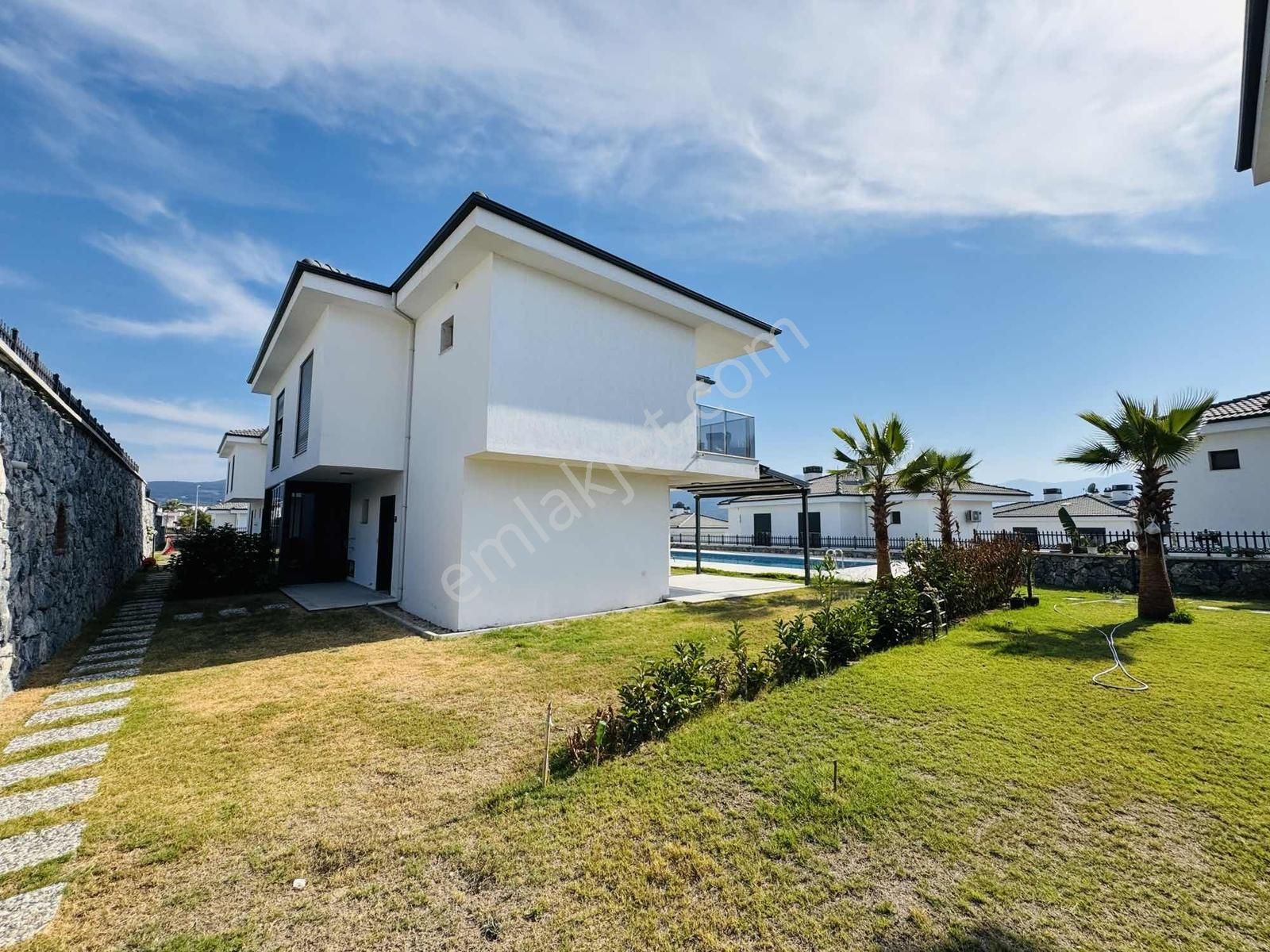 Kuşadası'nda Havuzlu Güvenlikli Sitede Satılık 3+1 Villa - Görsel 23