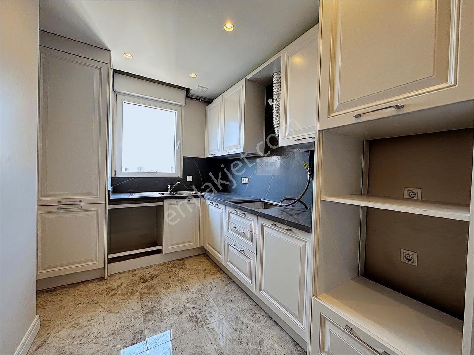 Utkudan Göztepede Bağdata Yakın Ebeveynli Satılık 3+1 Lüks Daire - Görsel 10