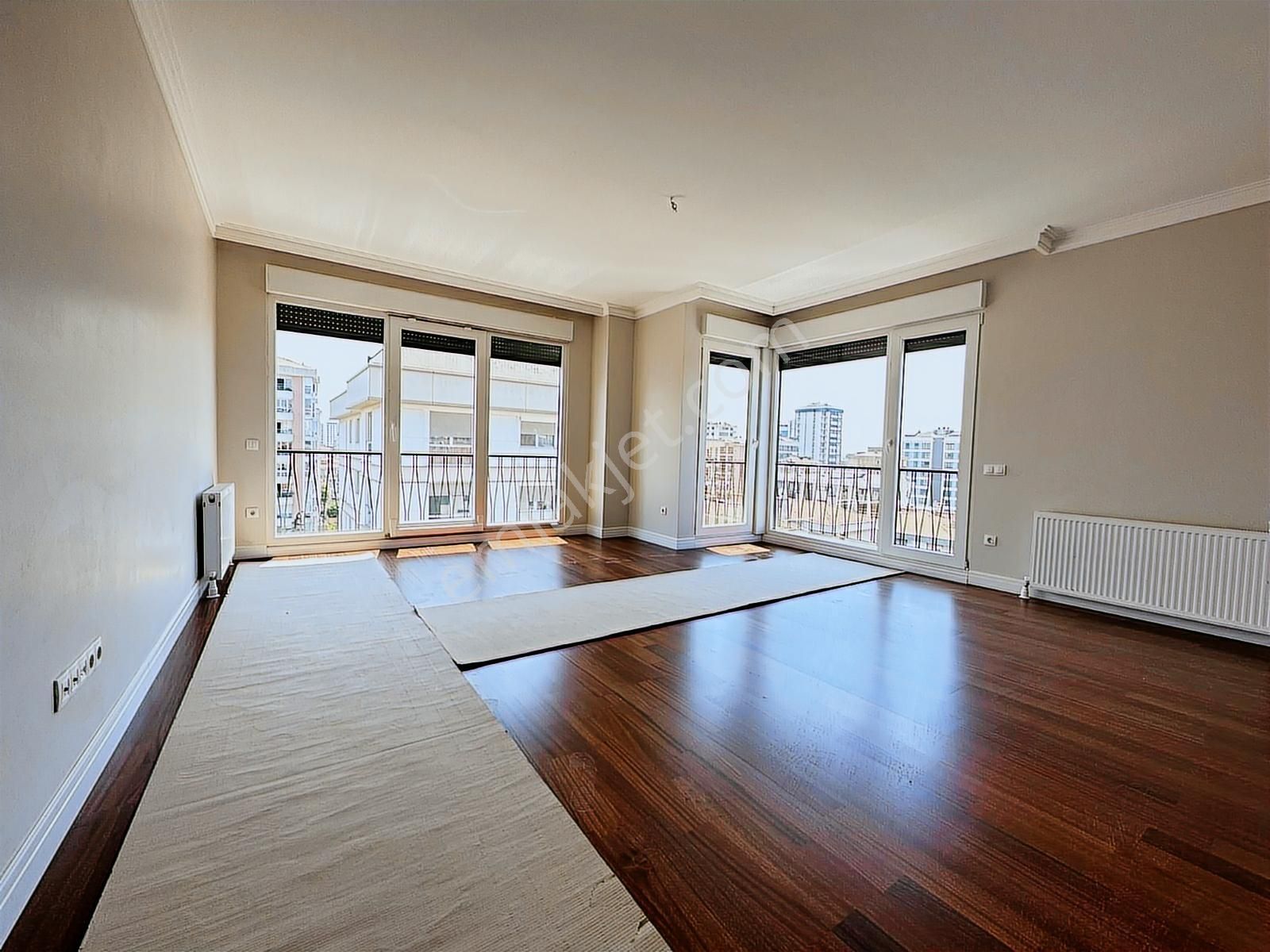 Utkudan Göztepede Bağdata Yakın Ebeveynli Satılık 3+1 Lüks Daire