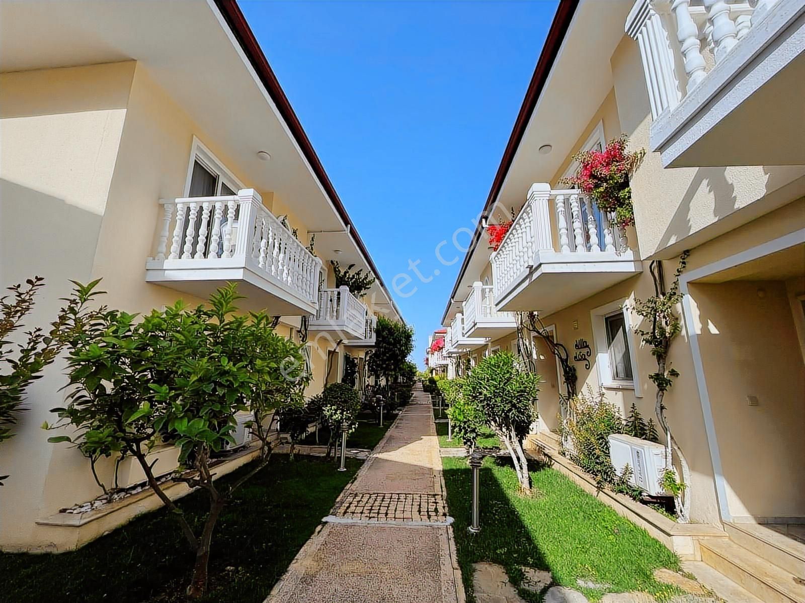 Çalışta Denize Sıfır Site İçerisinde 3+1 Villa