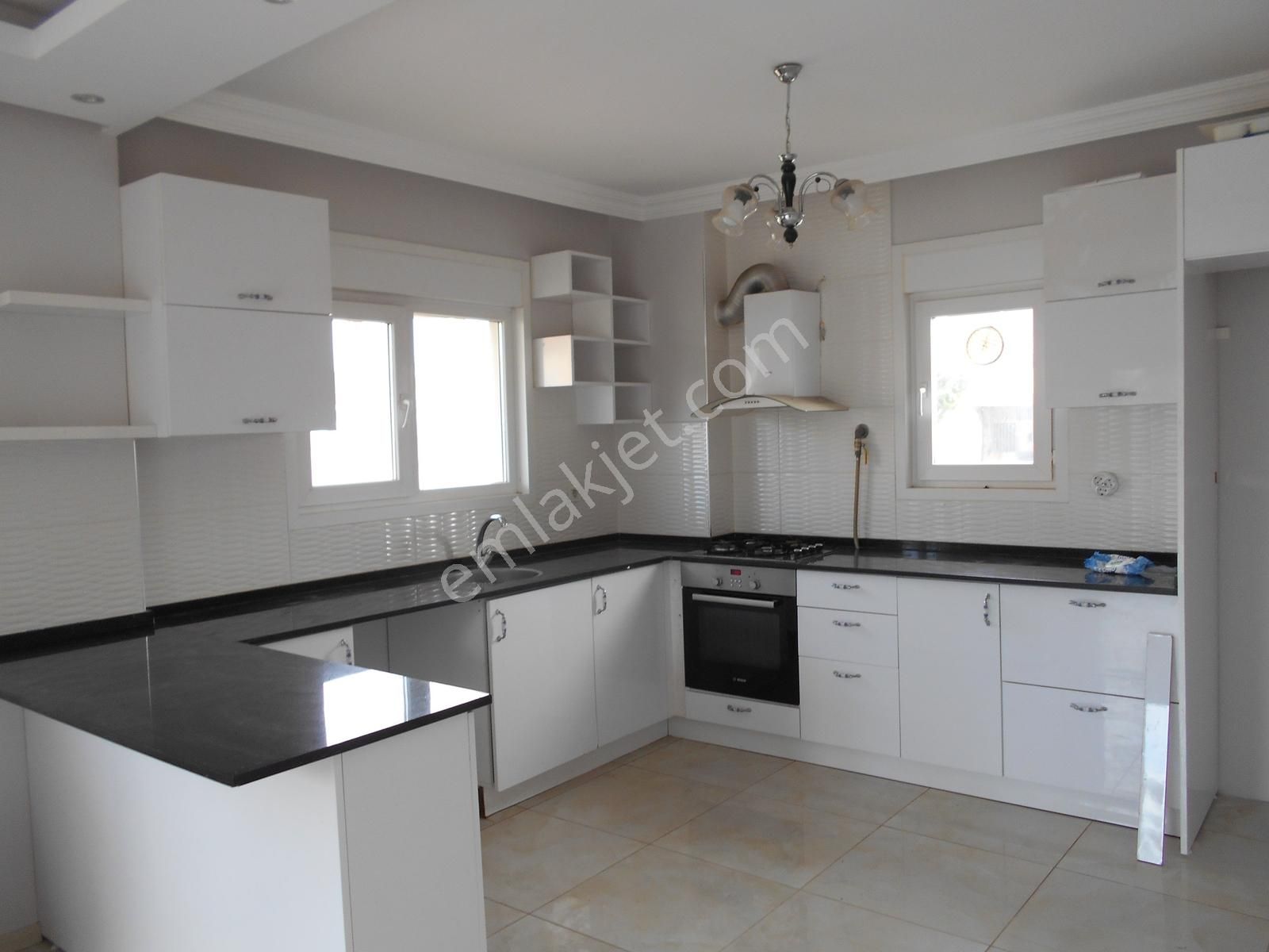 Villakent Merkezde Avm Bitişiği 4+1 Kiralık Villa 52.000 Tl