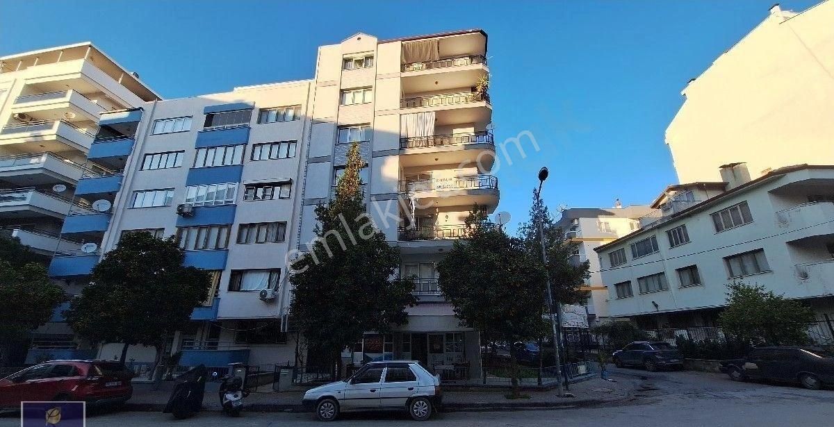 Efeler Cumhuriyet Mahallesi'nin En Güzel Yerinde Kiralık Doğalgazlı Asansörlü 3+1 Daire!!! - Görsel 3