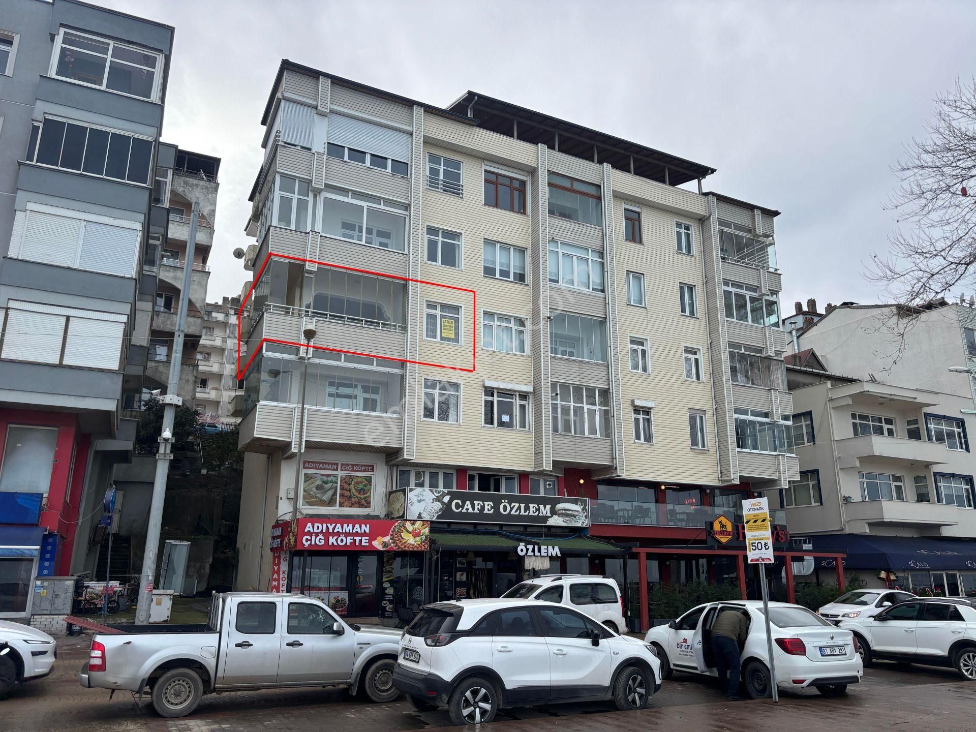 Akçakoca Çınar Caddesine Cephe 3+1 135 M2 Satılık Ara Kat Daire - Görsel 3