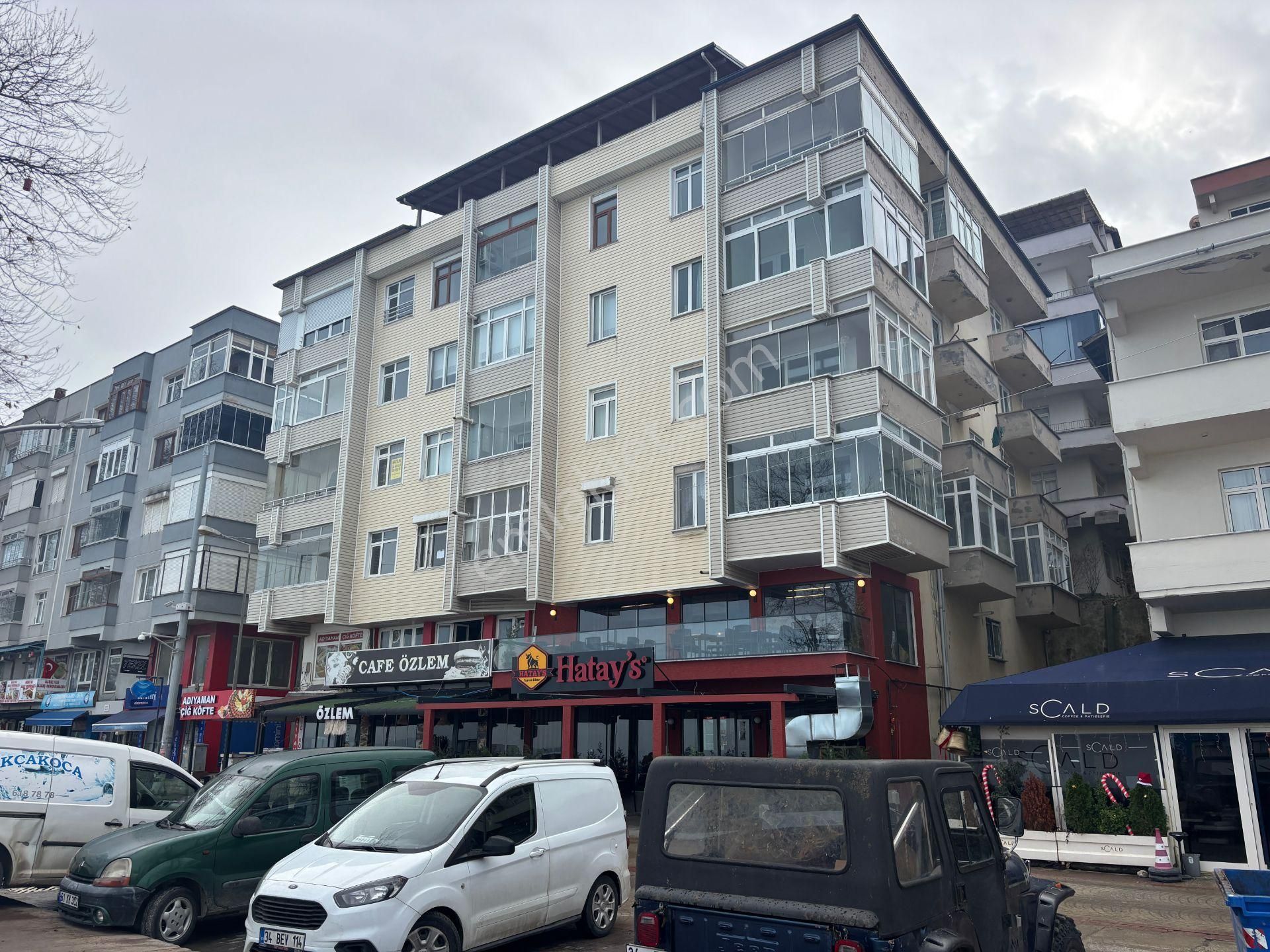 Akçakoca Çınar Caddesine Cephe 3+1 135 M2 Satılık Ara Kat Daire - Görsel 2