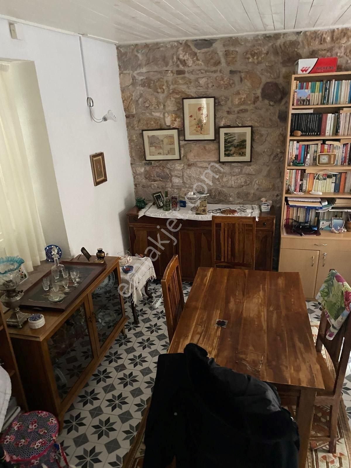 Ayvalık, 13 Nisan Caddesi'nde, Yatırımlık Müstakil Ev... - Görsel 4