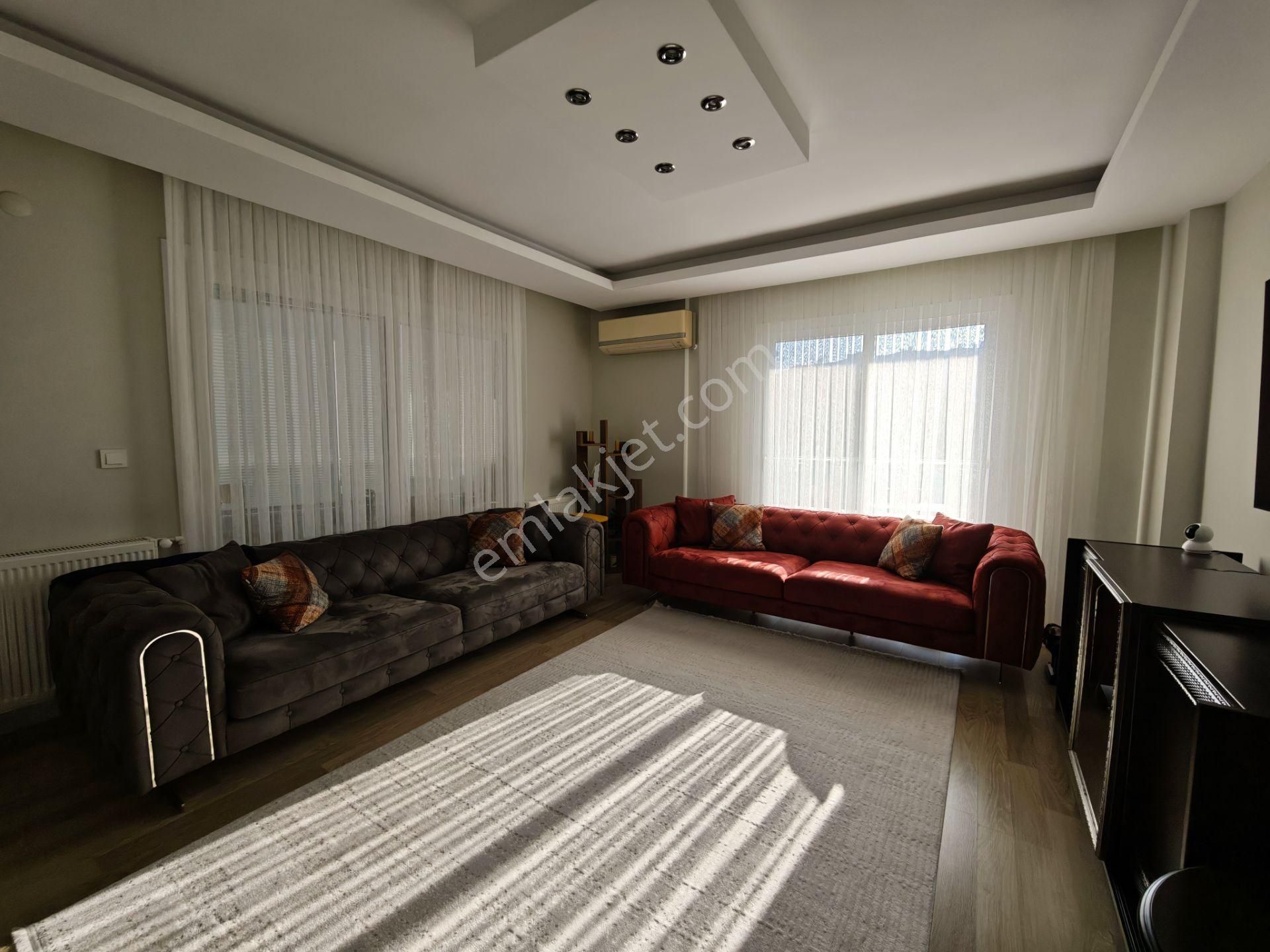 Kuşadası 'nda Bakımlı Ferah Geniş 2+1 Satılık Daire - Görsel 3