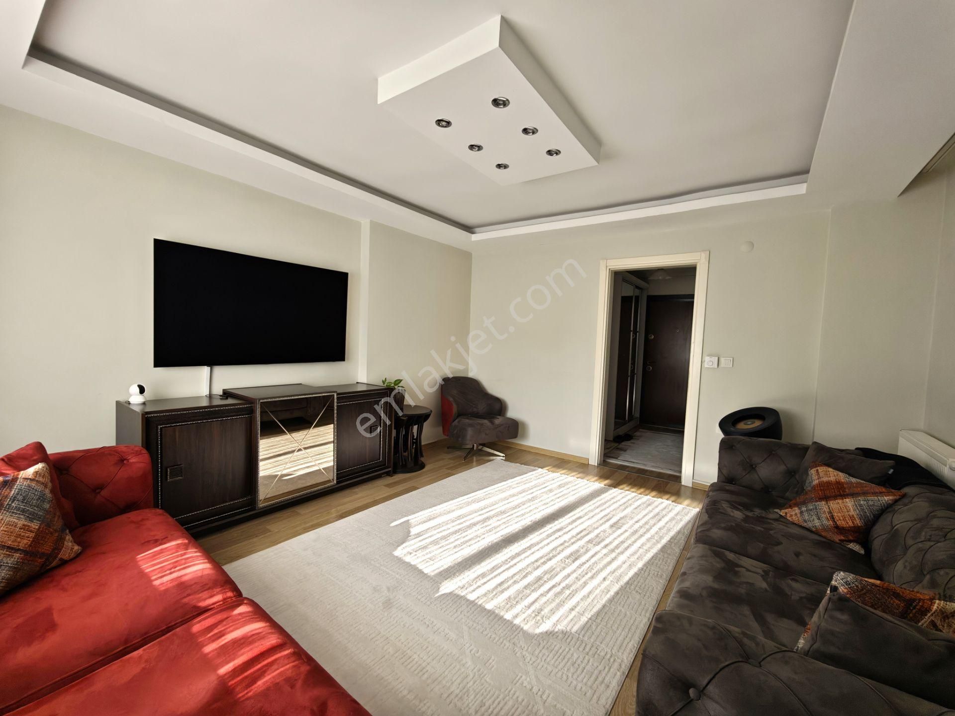 Kuşadası 'nda Bakımlı Ferah Geniş 2+1 Satılık Daire - Görsel 4