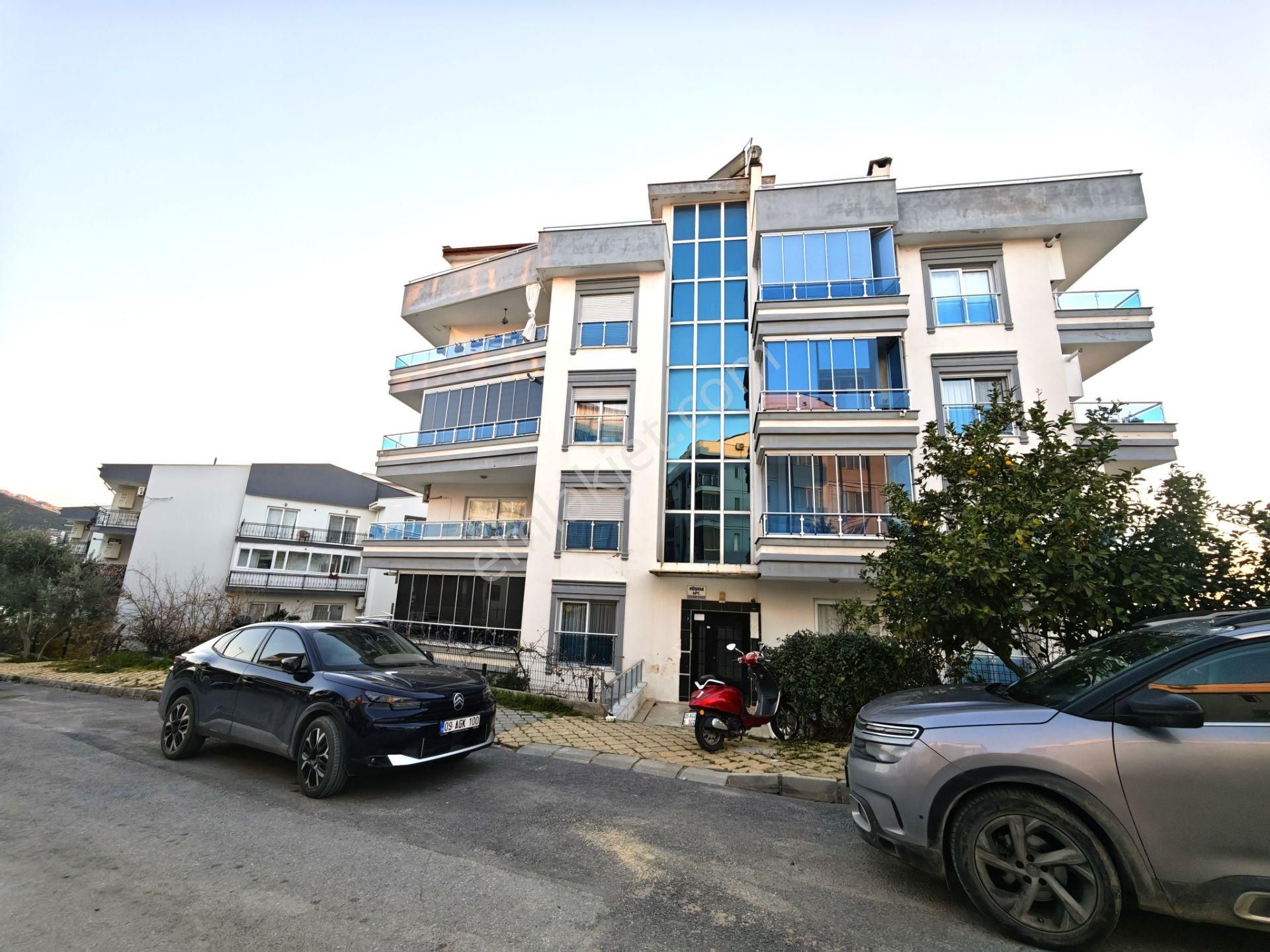 Kuşadası 'nda Bakımlı Ferah Geniş 2+1 Satılık Daire