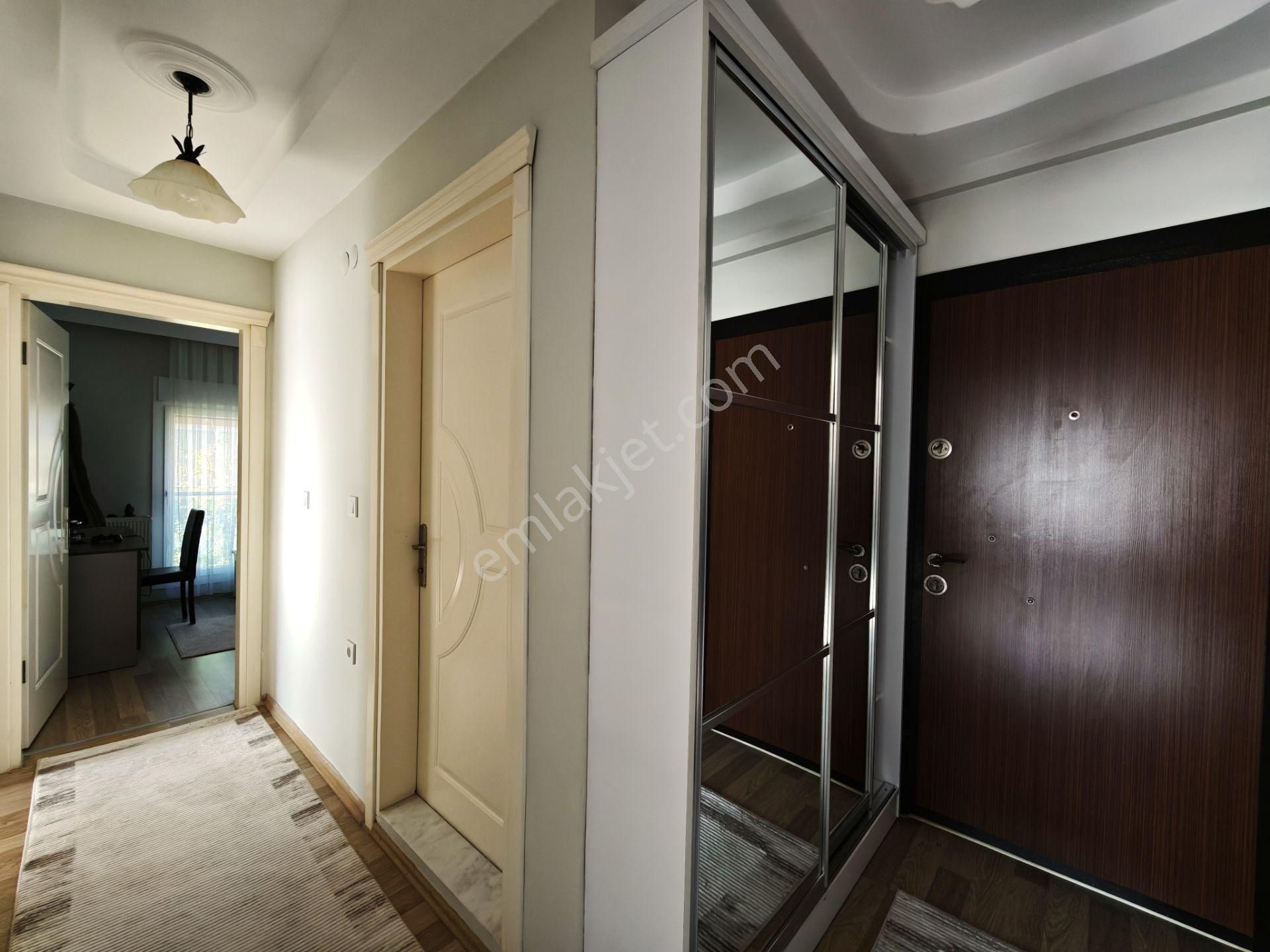 Kuşadası 'nda Bakımlı Ferah Geniş 2+1 Satılık Daire - Görsel 5