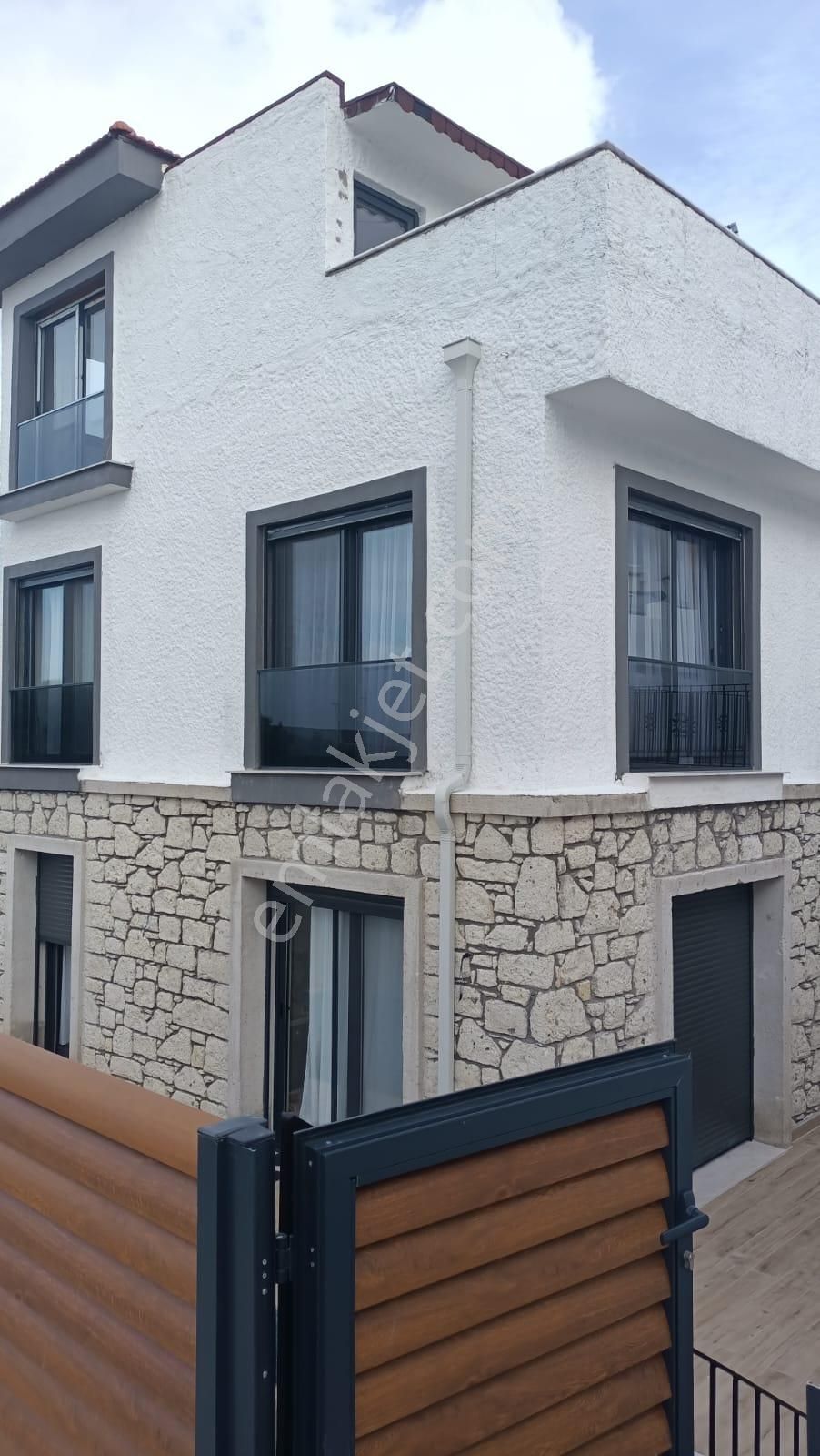 Çeşme Ovacık'ta Yıllık Kiralık Daire