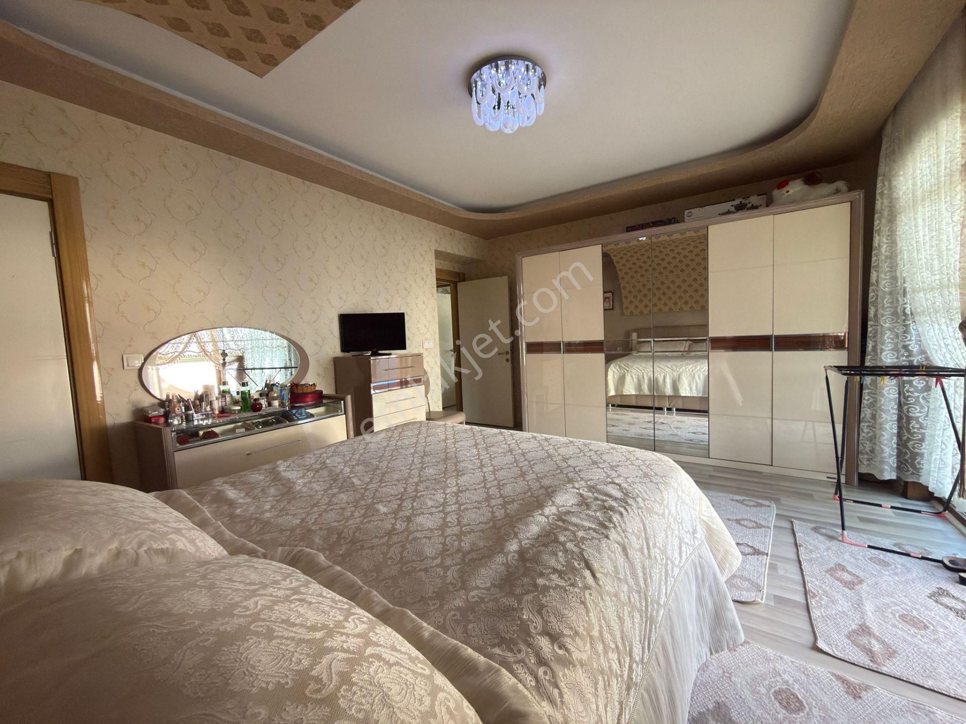 Pursaklar Mehmet Zengin Emlak'tan Otoparklı Teras Balkonlu Çift Banyolu 4.kat 4+1 Lüks Sitede Daire - Görsel 23