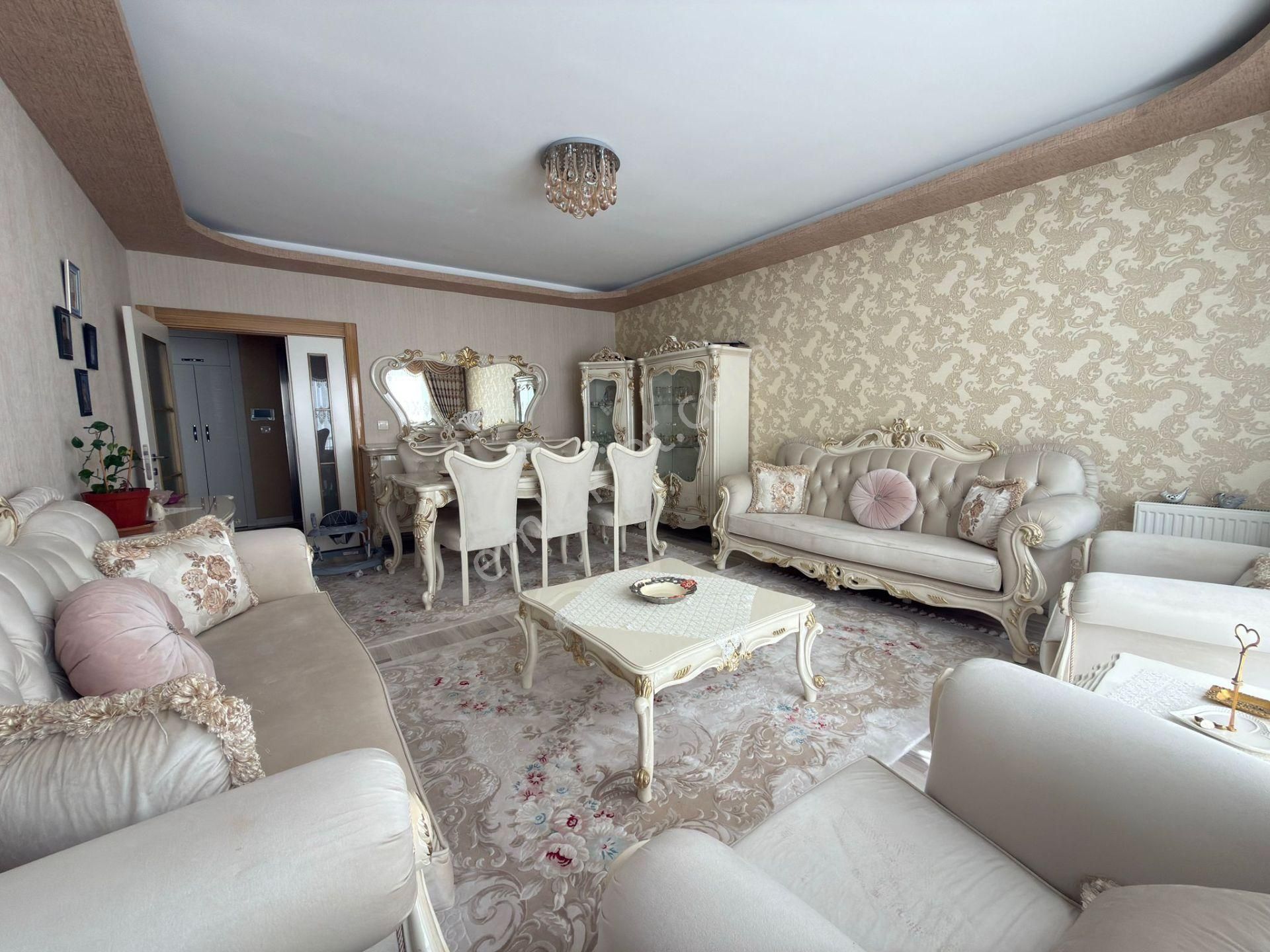 Pursaklar Mehmet Zengin Emlak'tan Otoparklı Teras Balkonlu Çift Banyolu 4.kat 4+1 Lüks Sitede Daire - Görsel 2