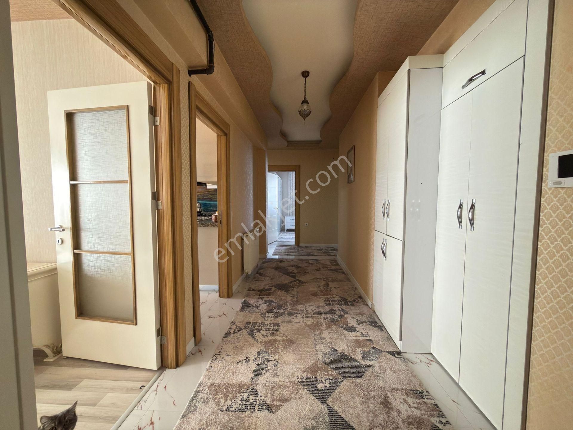 Pursaklar Mehmet Zengin Emlak'tan Otoparklı Teras Balkonlu Çift Banyolu 4.kat 4+1 Lüks Sitede Daire - Görsel 25