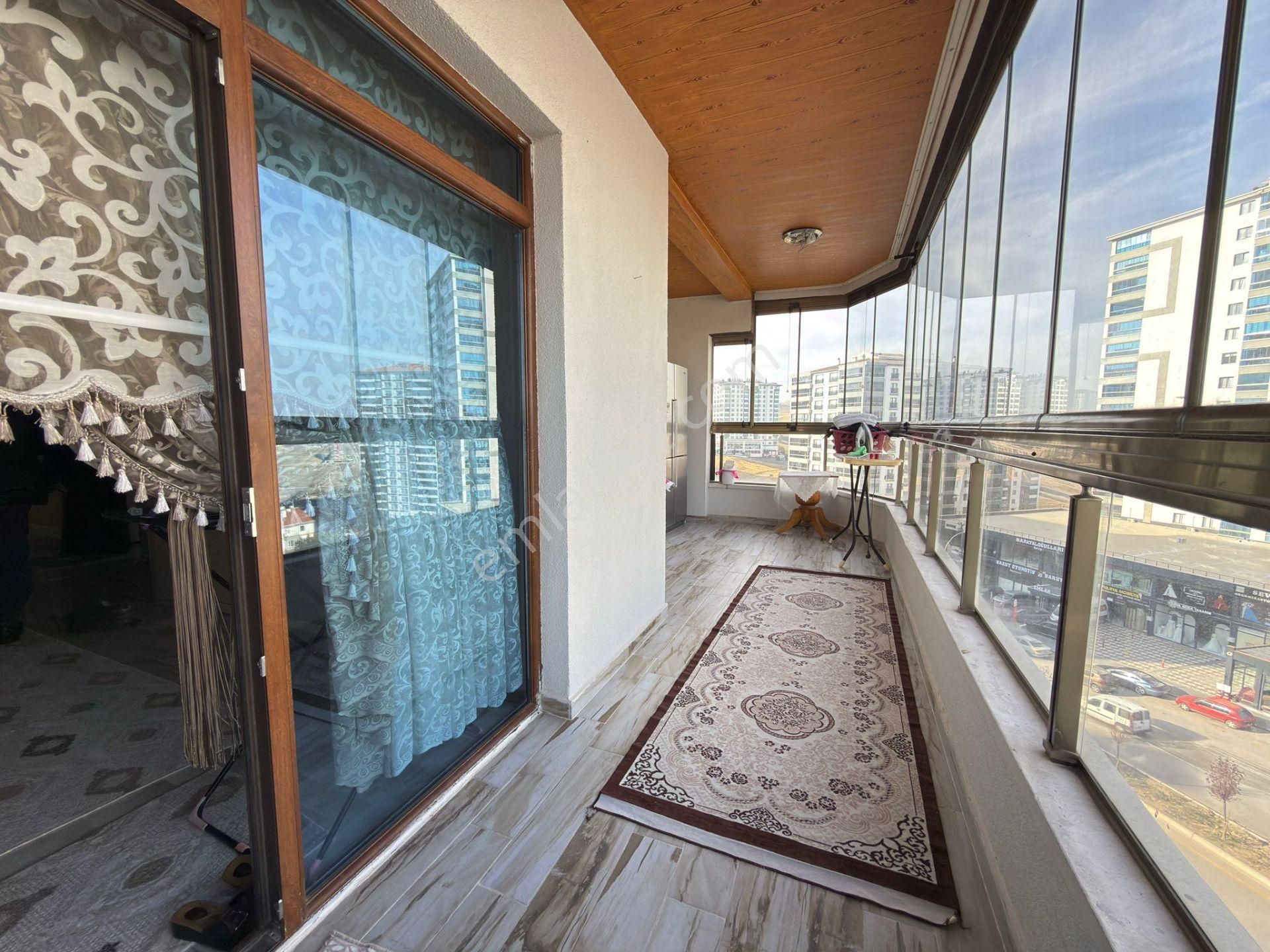 Pursaklar Mehmet Zengin Emlak'tan Otoparklı Teras Balkonlu Çift Banyolu 4.kat 4+1 Lüks Sitede Daire - Görsel 30