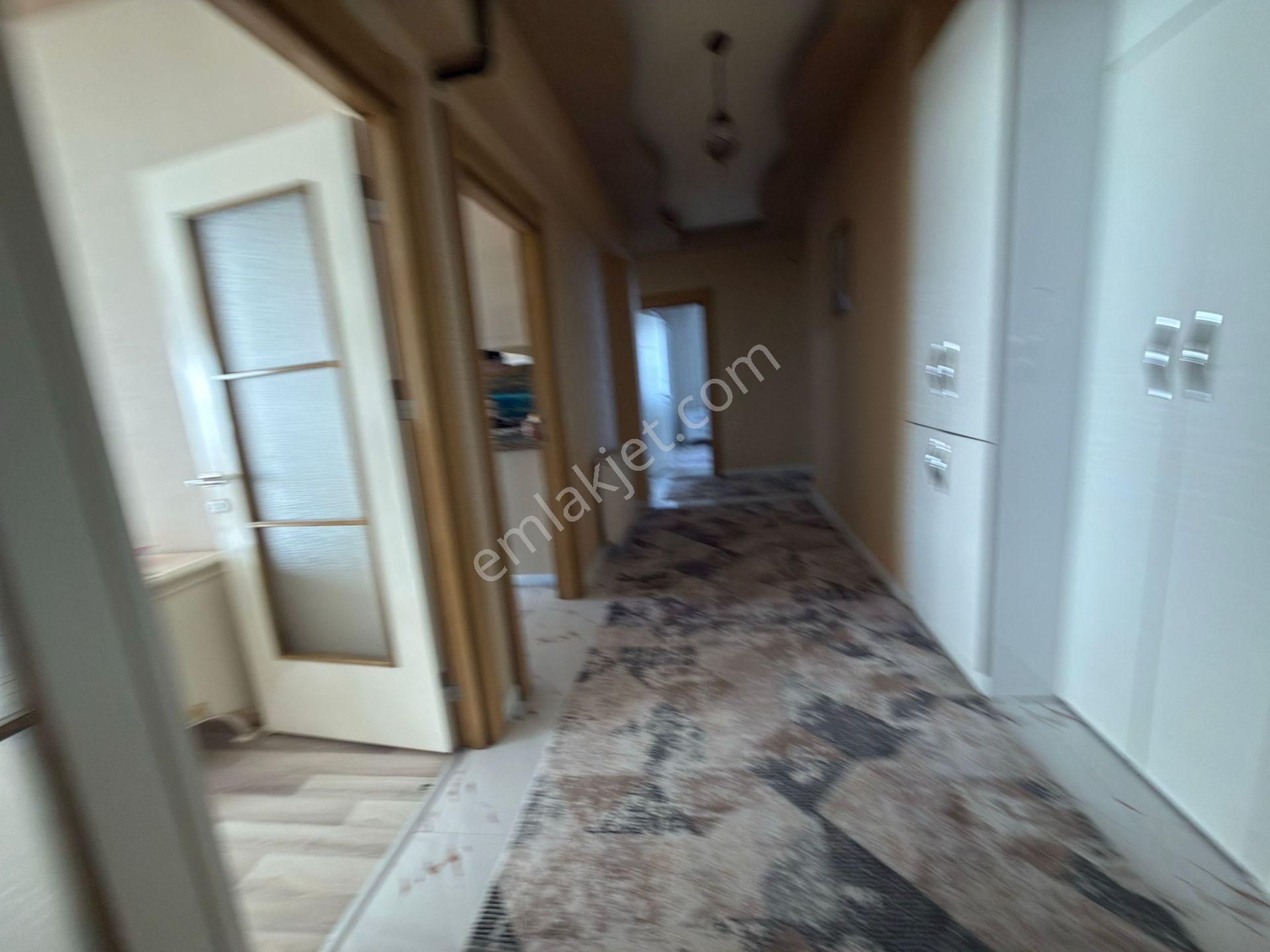 Pursaklar Mehmet Zengin Emlak'tan Otoparklı Teras Balkonlu Çift Banyolu 4.kat 4+1 Lüks Sitede Daire - Görsel 27