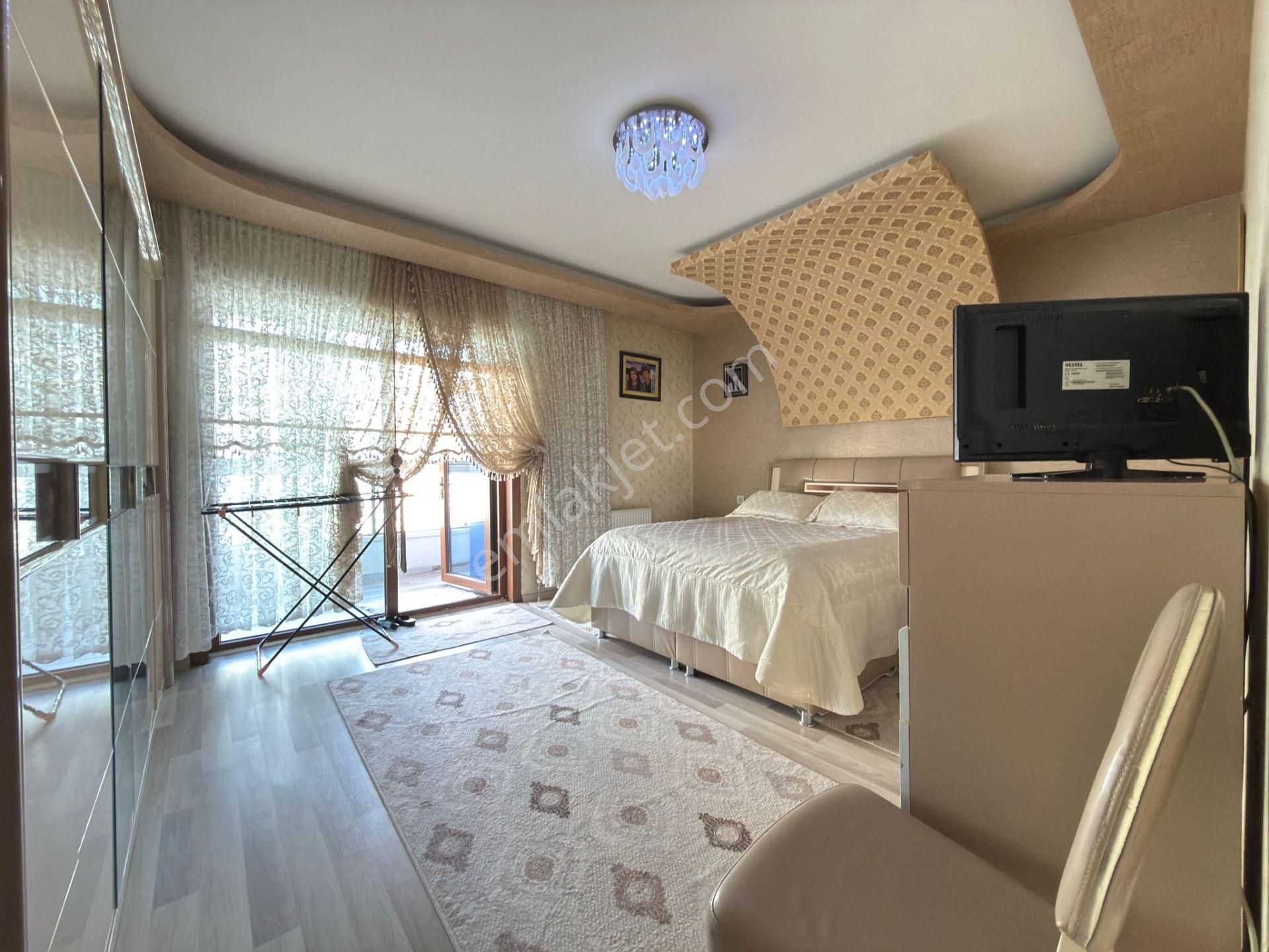 Pursaklar Mehmet Zengin Emlak'tan Otoparklı Teras Balkonlu Çift Banyolu 4.kat 4+1 Lüks Sitede Daire - Görsel 15