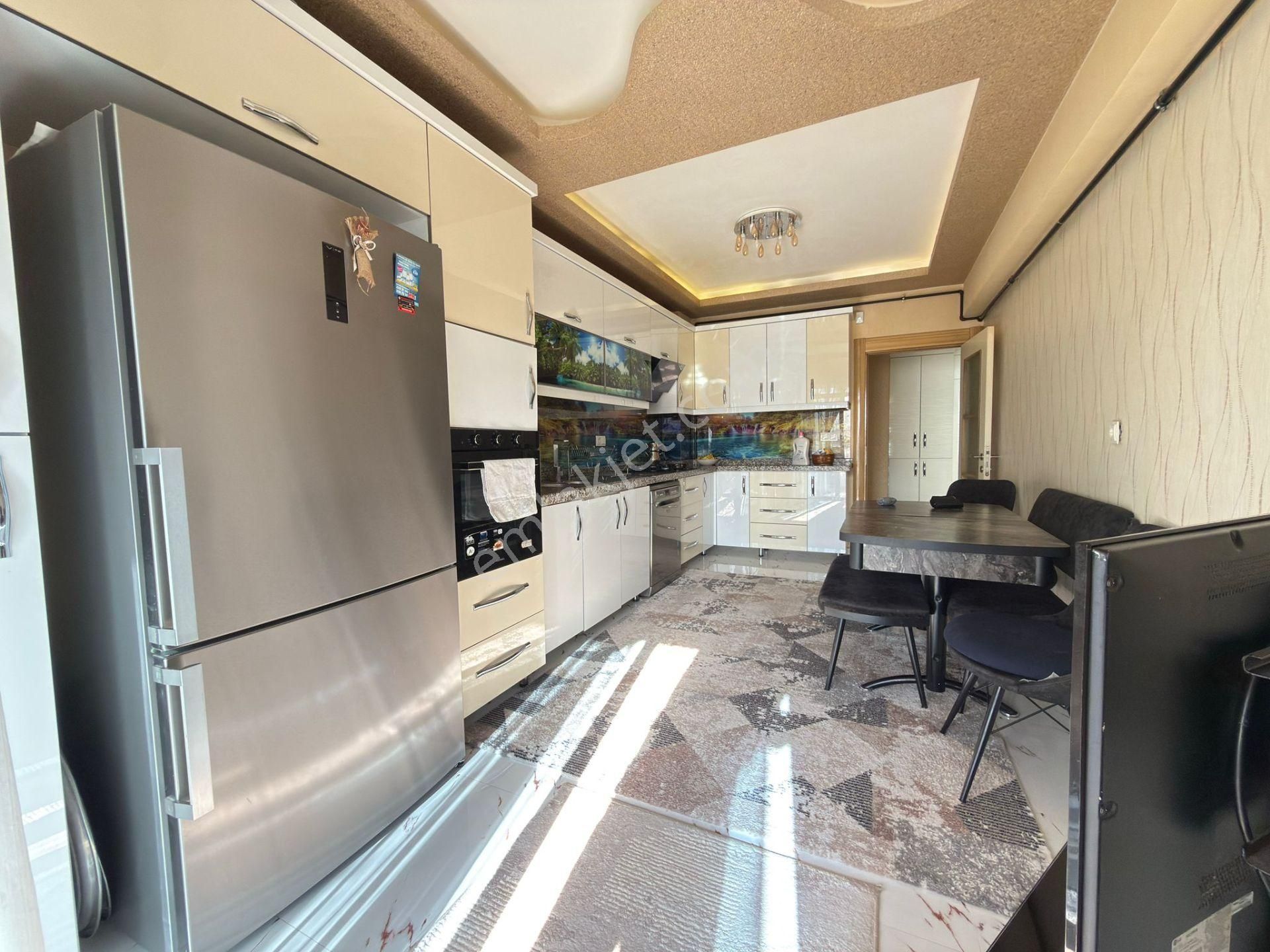 Pursaklar Mehmet Zengin Emlak'tan Otoparklı Teras Balkonlu Çift Banyolu 4.kat 4+1 Lüks Sitede Daire - Görsel 8