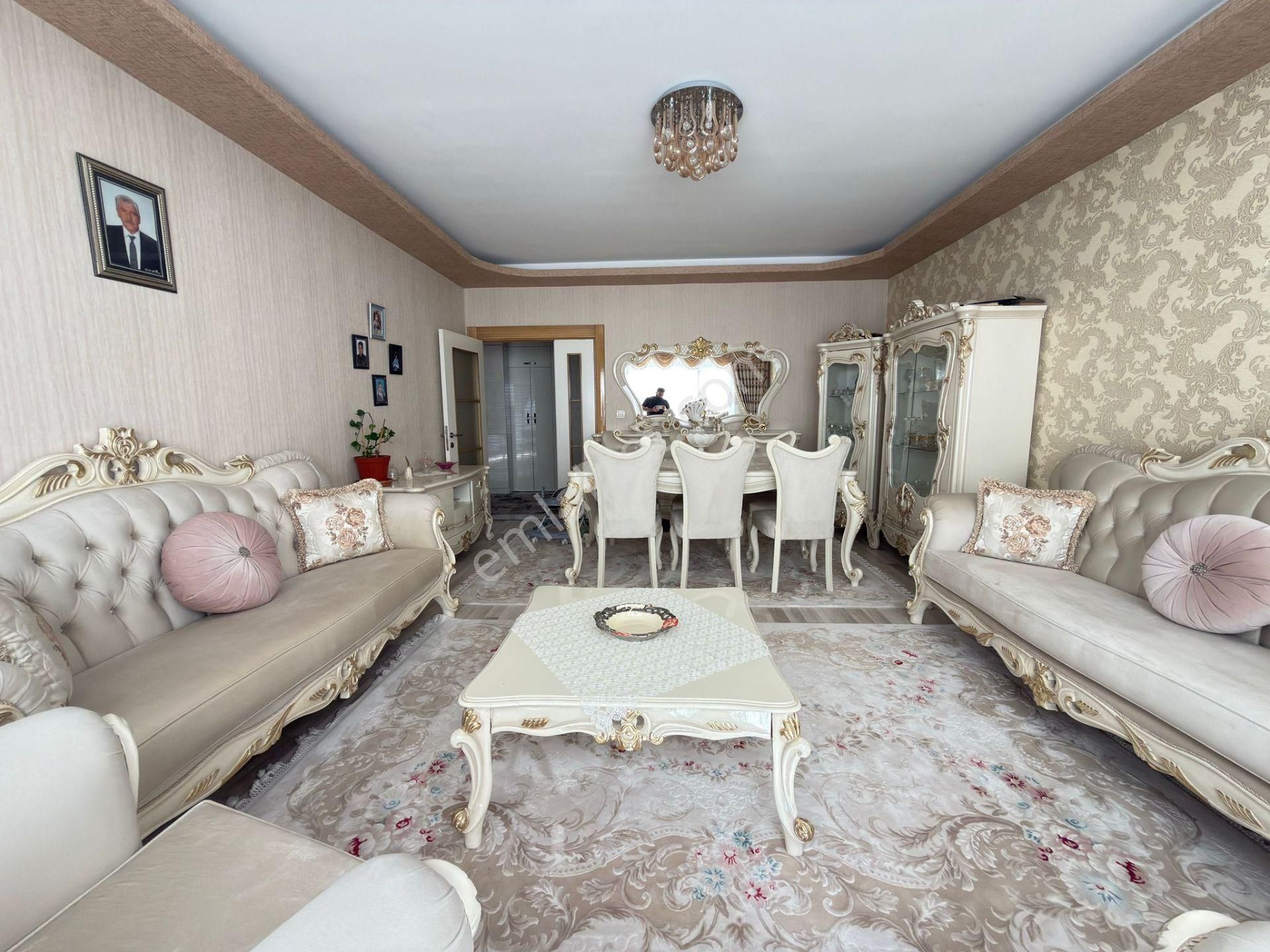 Pursaklar Mehmet Zengin Emlak'tan Otoparklı Teras Balkonlu Çift Banyolu 4.kat 4+1 Lüks Sitede Daire - Görsel 10