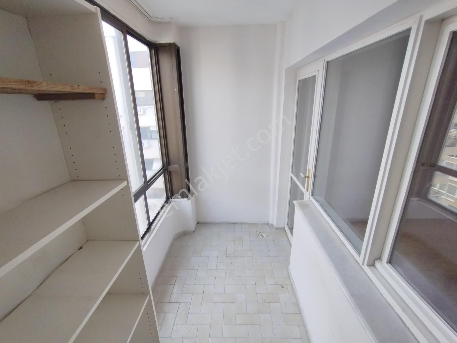 Karşıyaka Girne Bulvarı Yakını Geniş Ferah 3+1 Kiralık Daire - Görsel 8