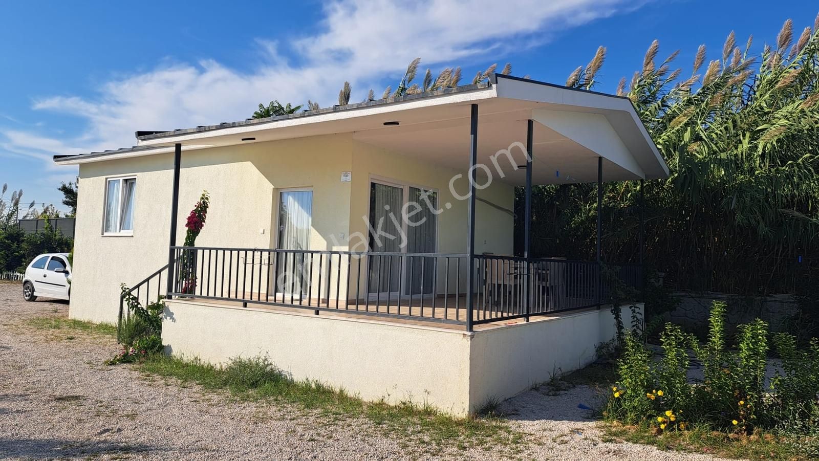 Foçada 1 Adet 1+1 Bungalov Eşyalı Kiralık Elektrik Su Ücretsiz - Görsel 3