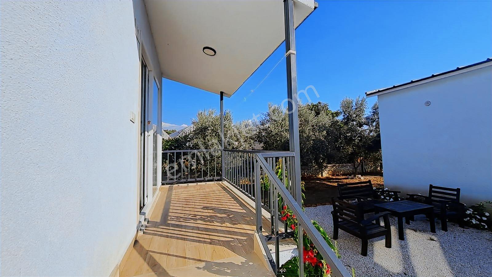 Foçada 1 Adet 1+1 Bungalov Eşyalı Kiralık Elektrik Su Ücretsiz - Görsel 4