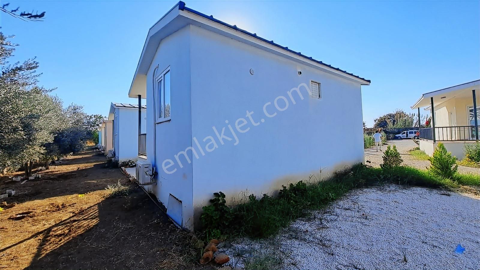 Foçada 1 Adet 1+1 Bungalov Eşyalı Kiralık Elektrik Su Ücretsiz - Görsel 2