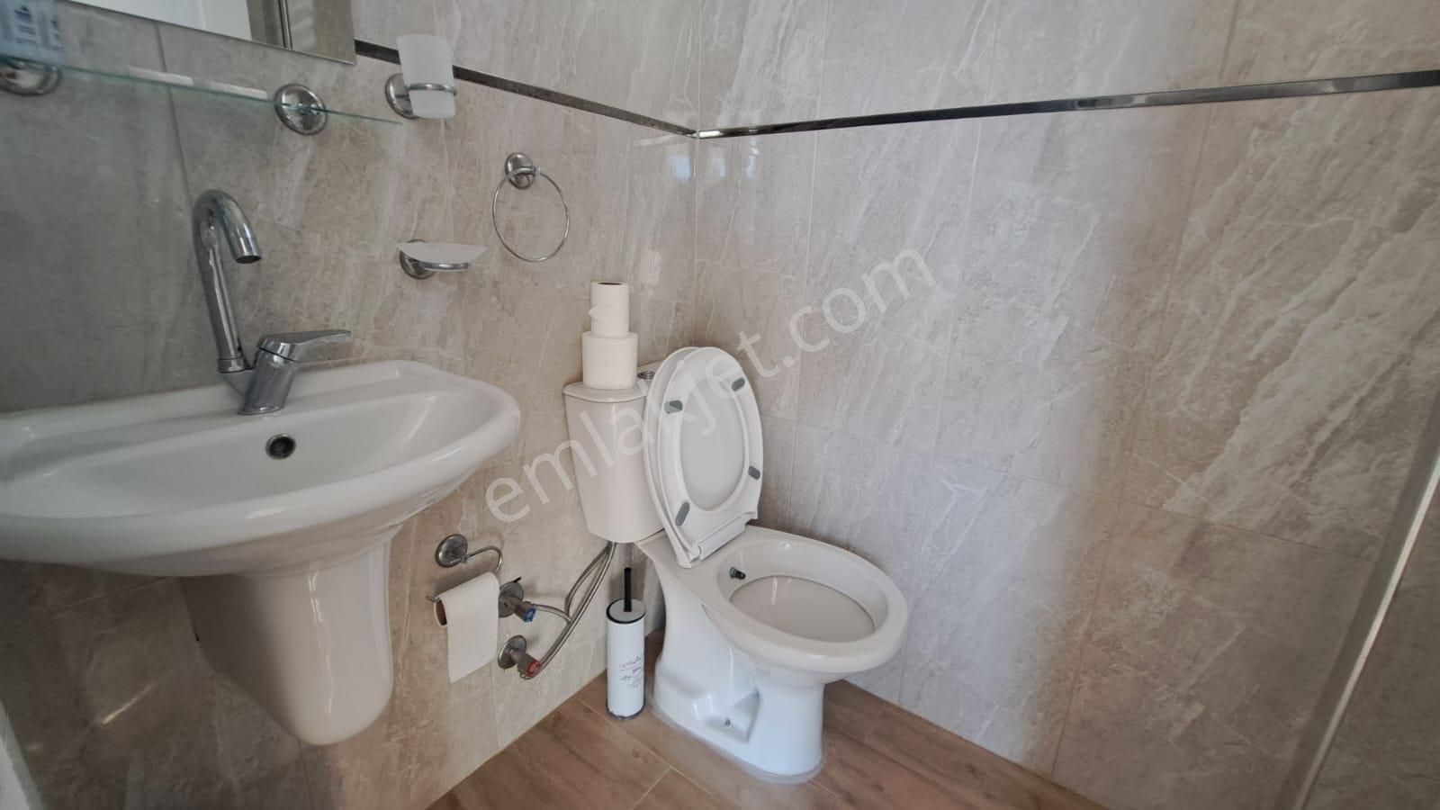 Foçada 1 Adet 1+1 Bungalov Eşyalı Kiralık Elektrik Su Ücretsiz - Görsel 19