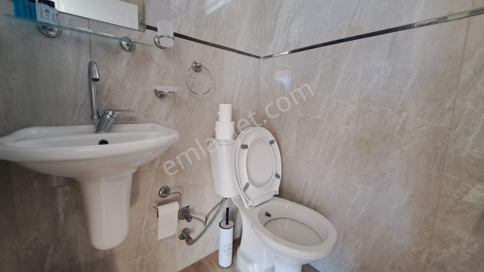 Foçada 1 Adet 1+1 Bungalov Eşyalı Kiralık Elektrik Su Ücretsiz - Görsel 29