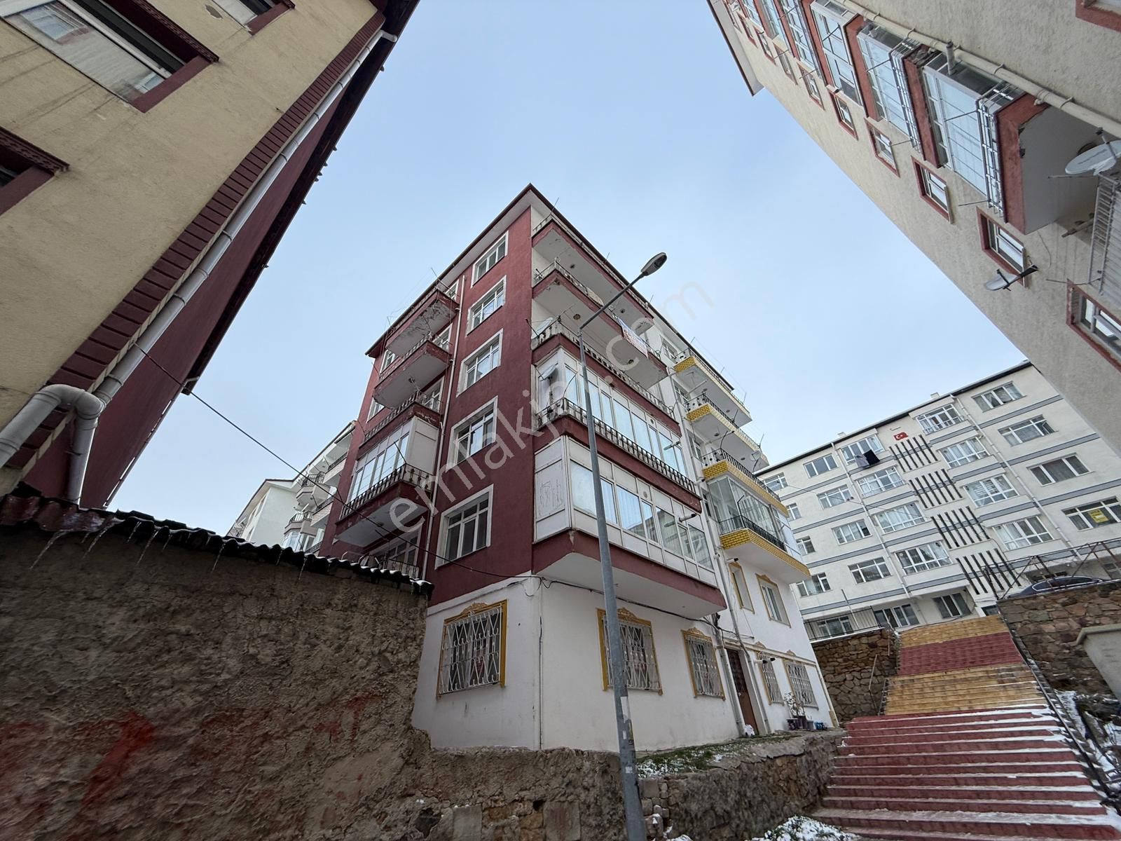 Çarşı Merkezde 3+1 Satılık Daire***burcu Emlaktan*** - Görsel 2