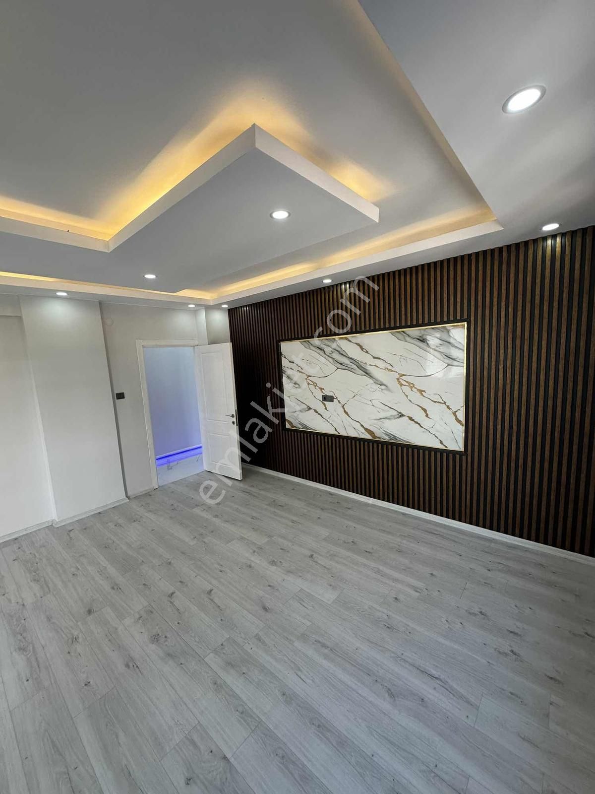 Güllük Cadde Üstünde Asansörlü Katta İçi Full Tadilatlı - Görsel 2