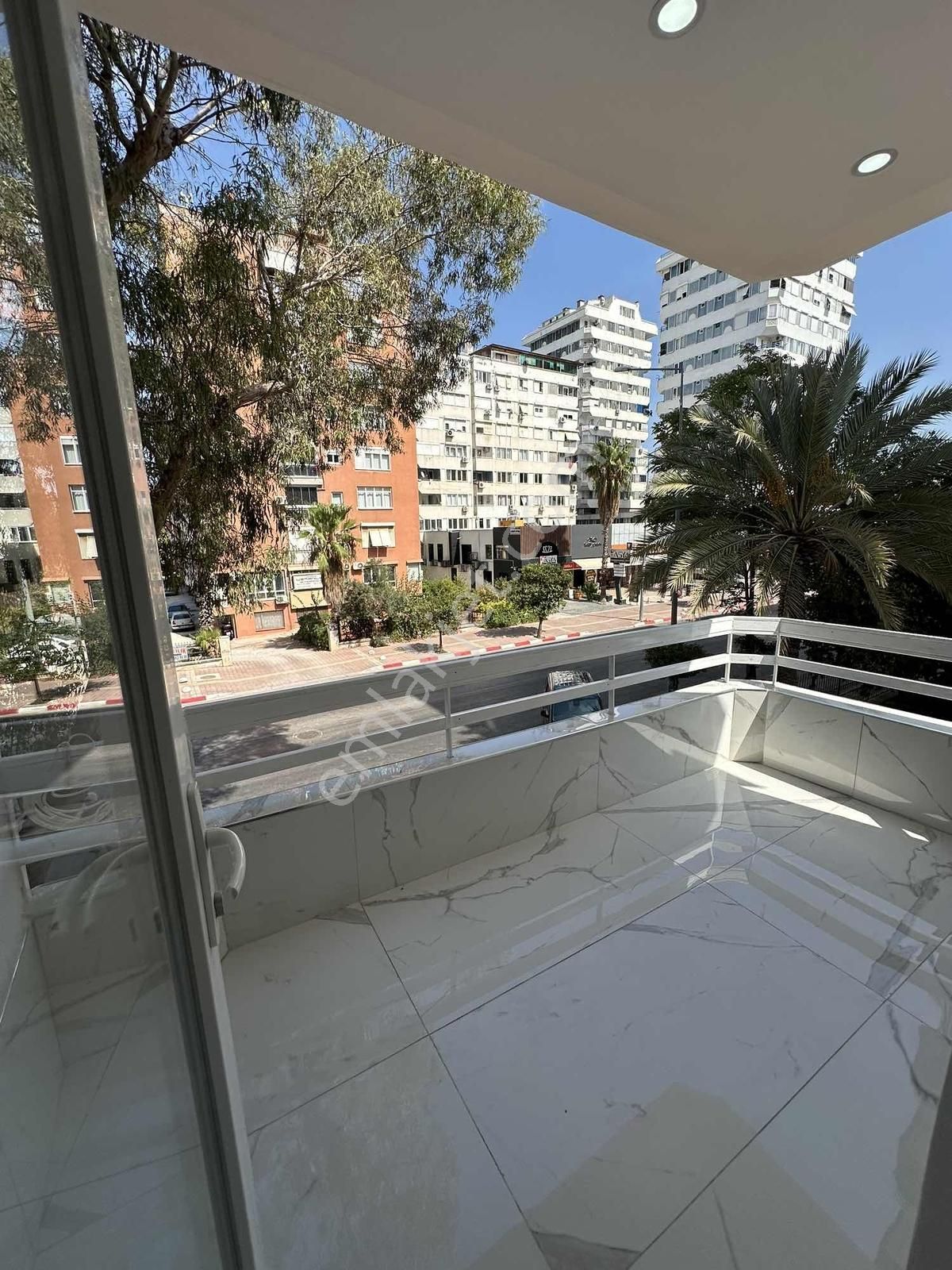 Güllük Cadde Üstünde Asansörlü Katta İçi Full Tadilatlı - Görsel 21