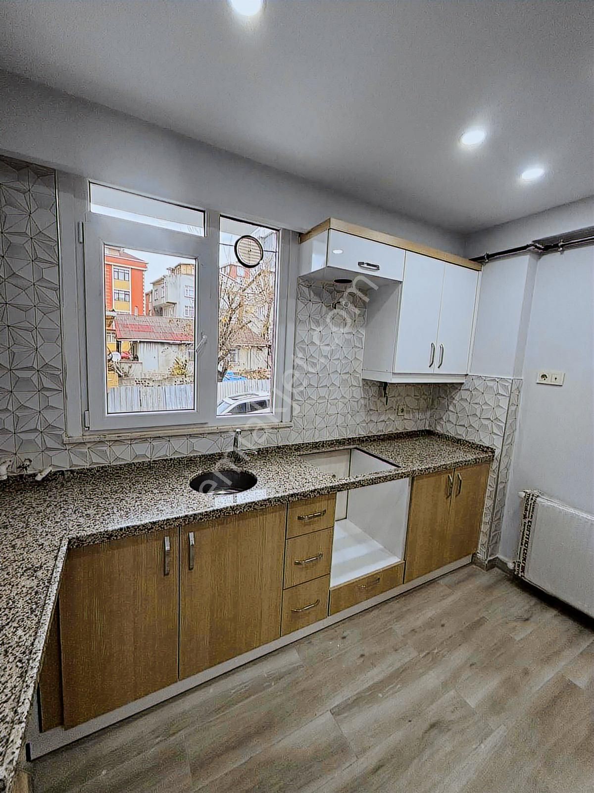 Hürriyet Mahallesinde Ters Dubleks Daire - Görsel 13