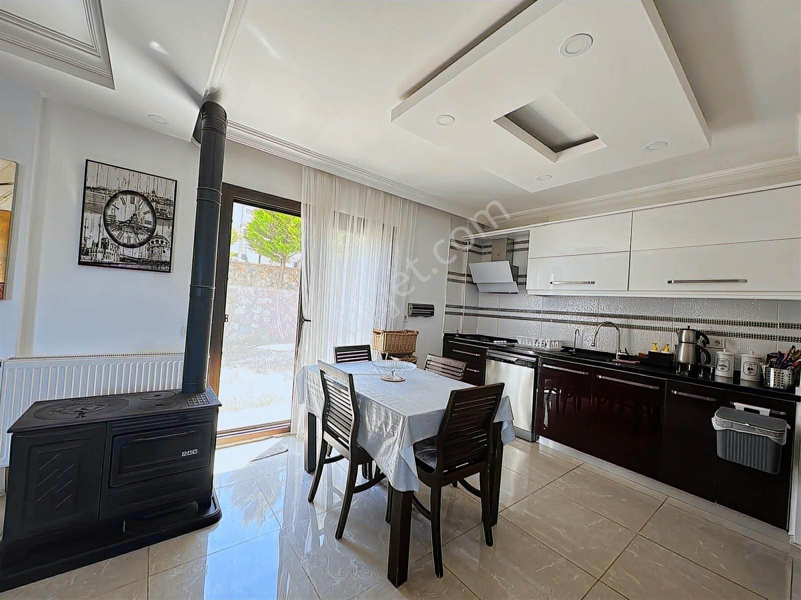 Turgutreis`te Deniz Manzaralı Geniş Bahçe`li 3+1 Müstakil Villa - Görsel 28