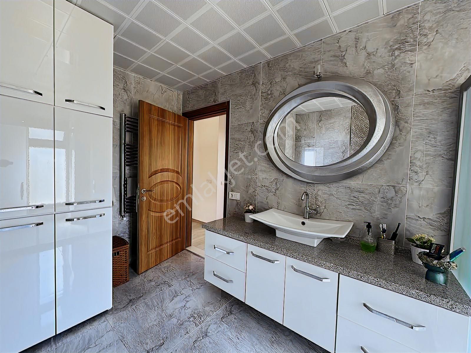 Turgutreis`te Deniz Manzaralı Geniş Bahçe`li 3+1 Müstakil Villa - Görsel 16