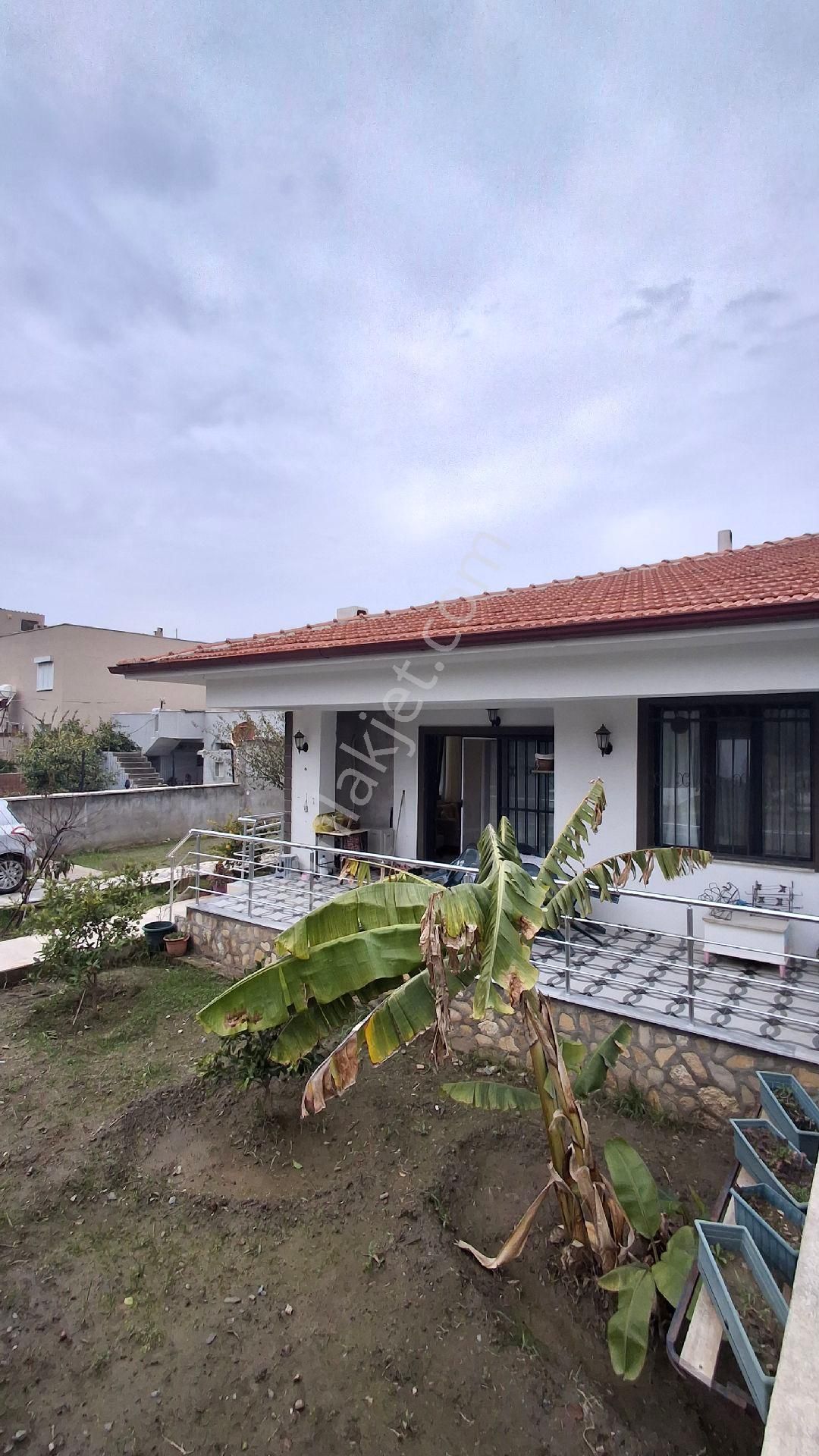 Selçuk İsabey Mh. Garajlı Genis Bahçeli Kale Manzaralı Müstakil