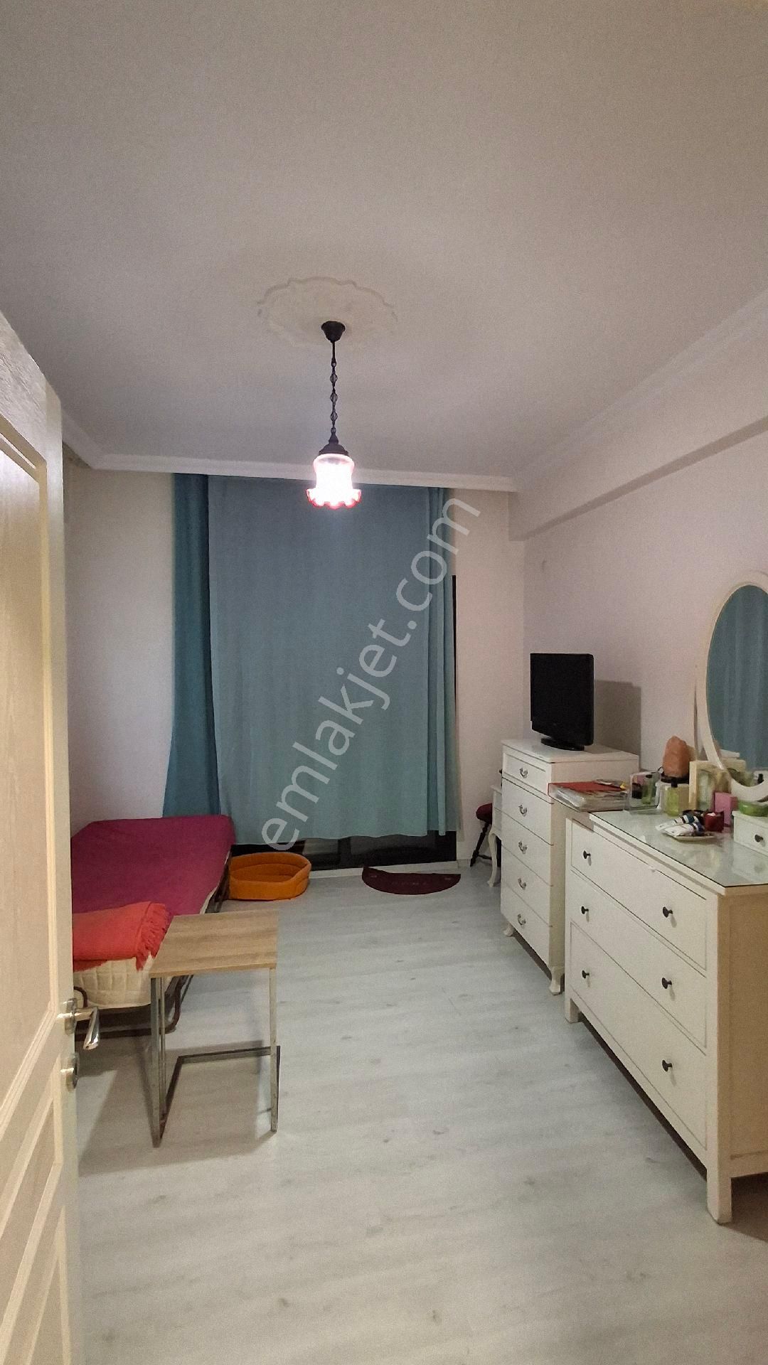 Selçuk İsabey Mh. Garajlı Genis Bahçeli Kale Manzaralı Müstakil - Görsel 11