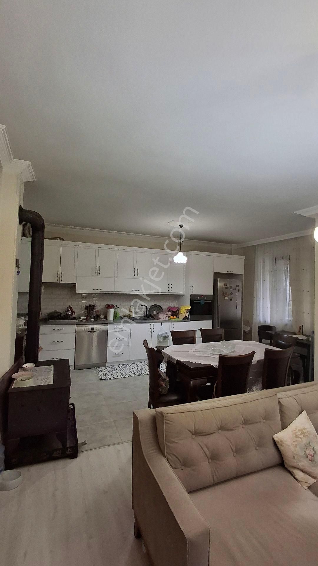 Selçuk İsabey Mh. Garajlı Genis Bahçeli Kale Manzaralı Müstakil - Görsel 3