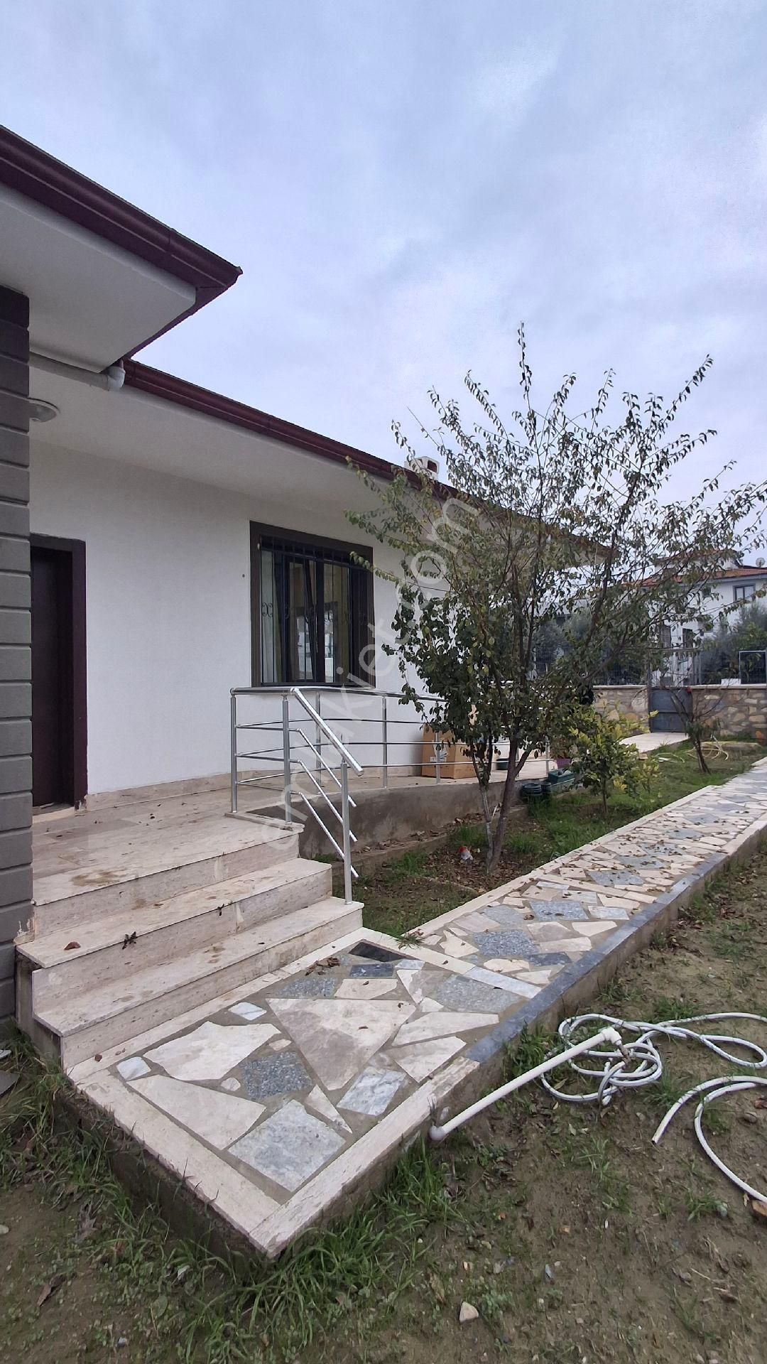 Selçuk İsabey Mh. Garajlı Genis Bahçeli Kale Manzaralı Müstakil - Görsel 24