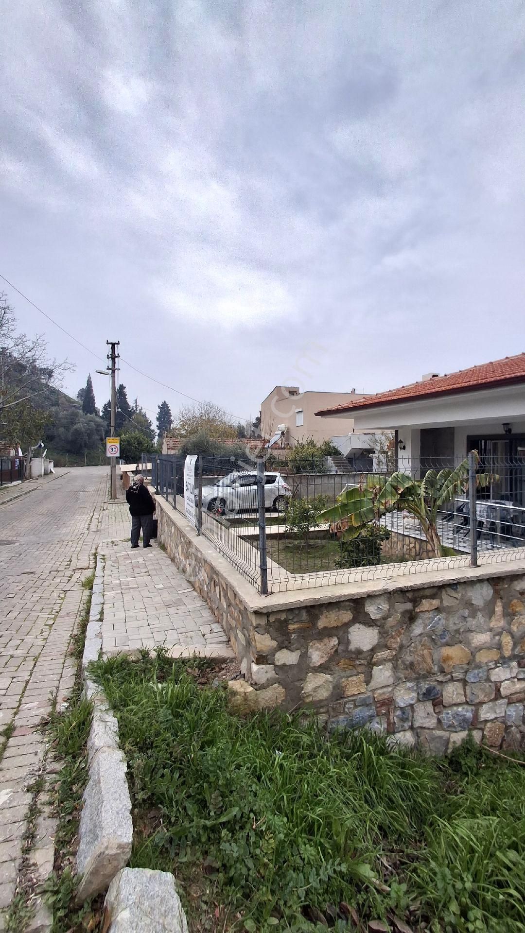 Selçuk İsabey Mh. Garajlı Genis Bahçeli Kale Manzaralı Müstakil - Görsel 33