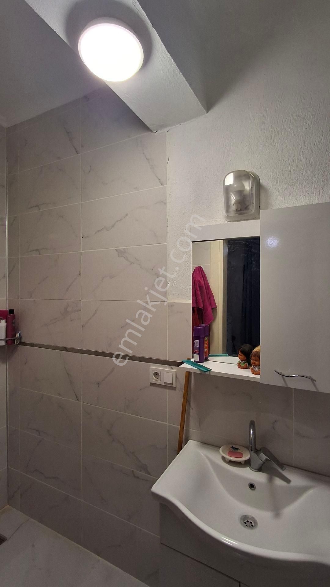 Selçuk İsabey Mh. Garajlı Genis Bahçeli Kale Manzaralı Müstakil - Görsel 8