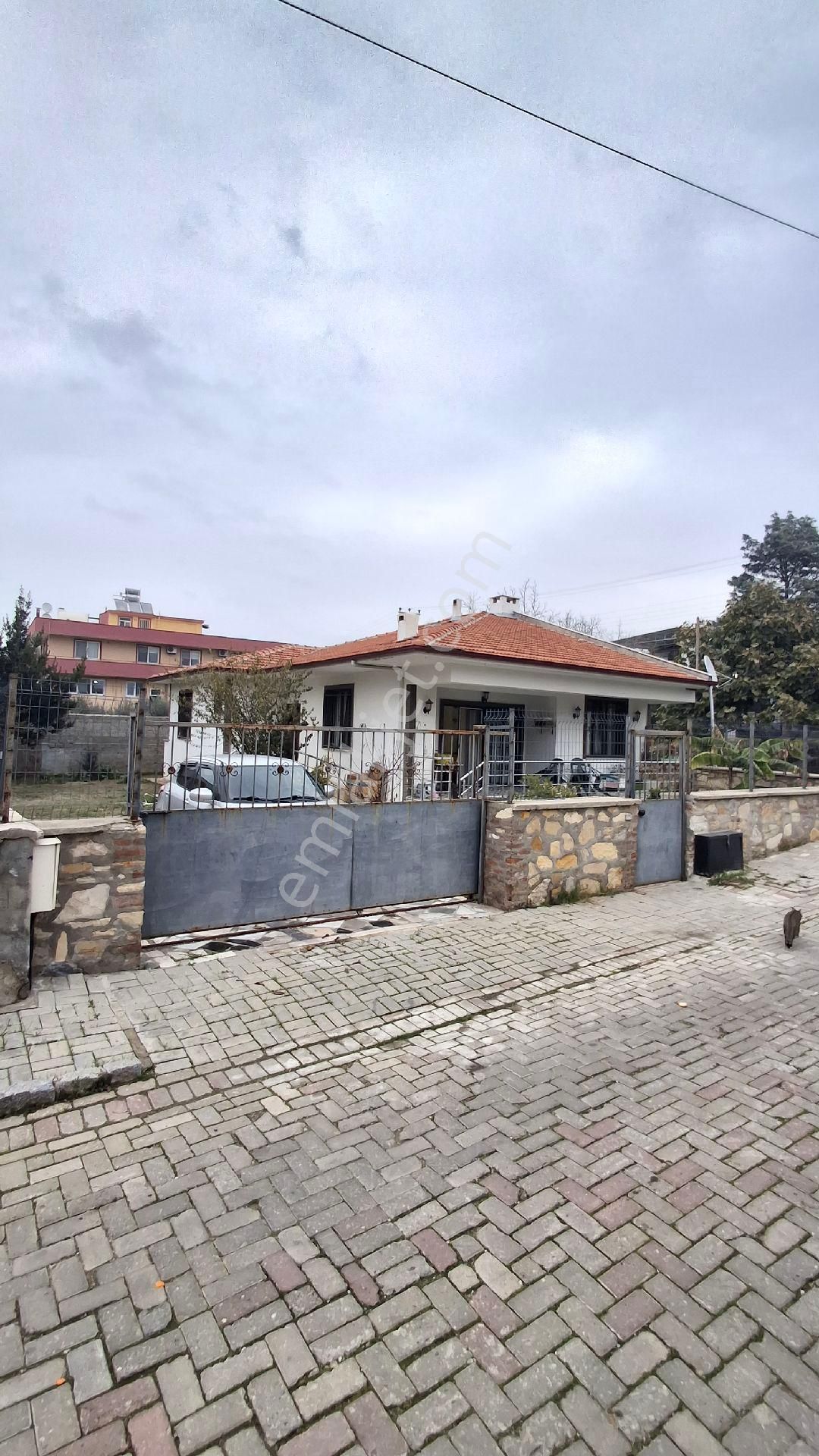 Selçuk İsabey Mh. Garajlı Genis Bahçeli Kale Manzaralı Müstakil - Görsel 28